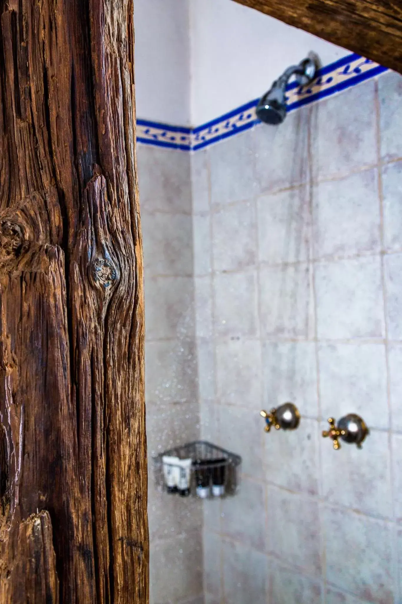 Shower, Bathroom in Casa Encantada