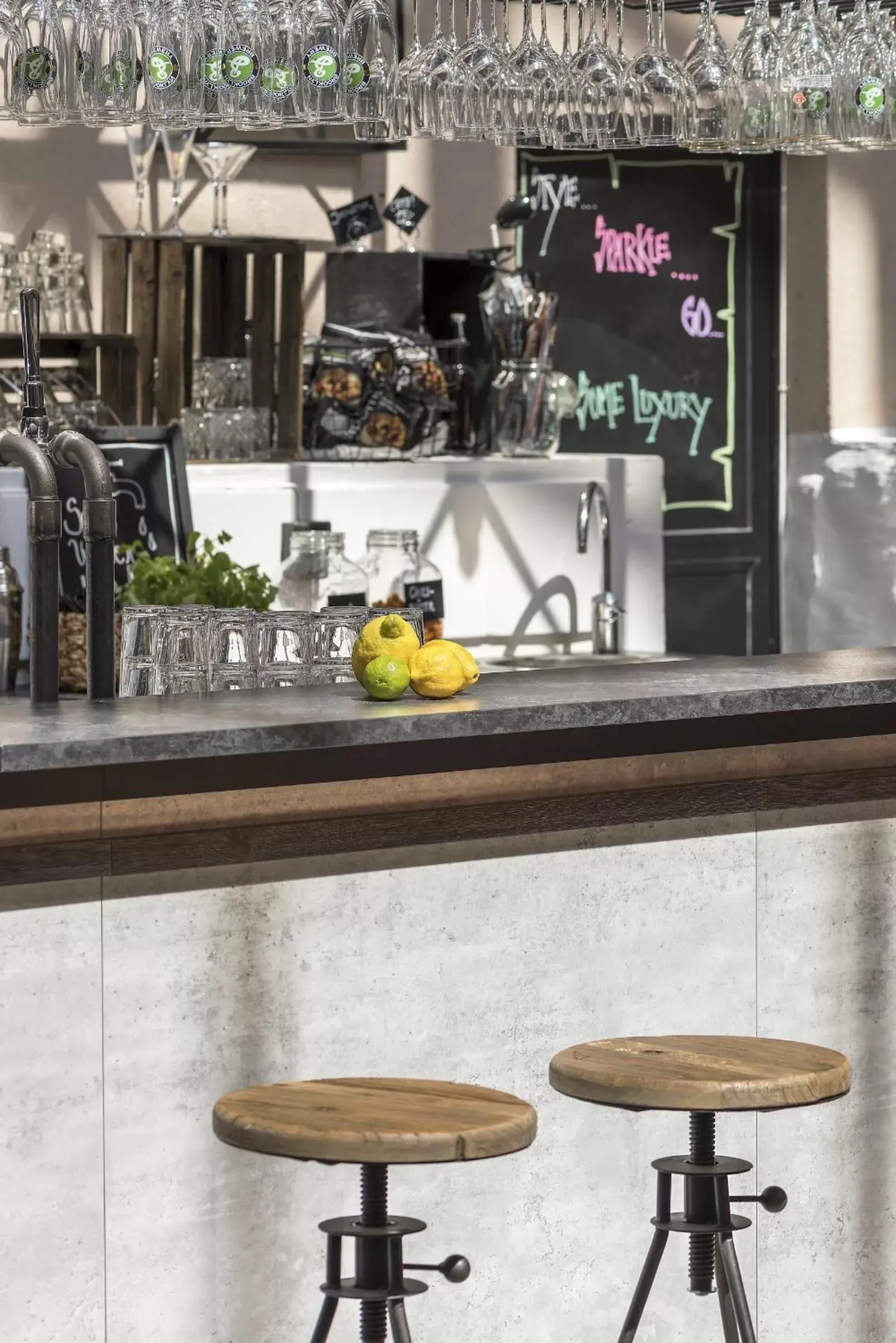 Lounge or bar in Home Hotel Victoria Lounge or bar in Home Hotel Victoria