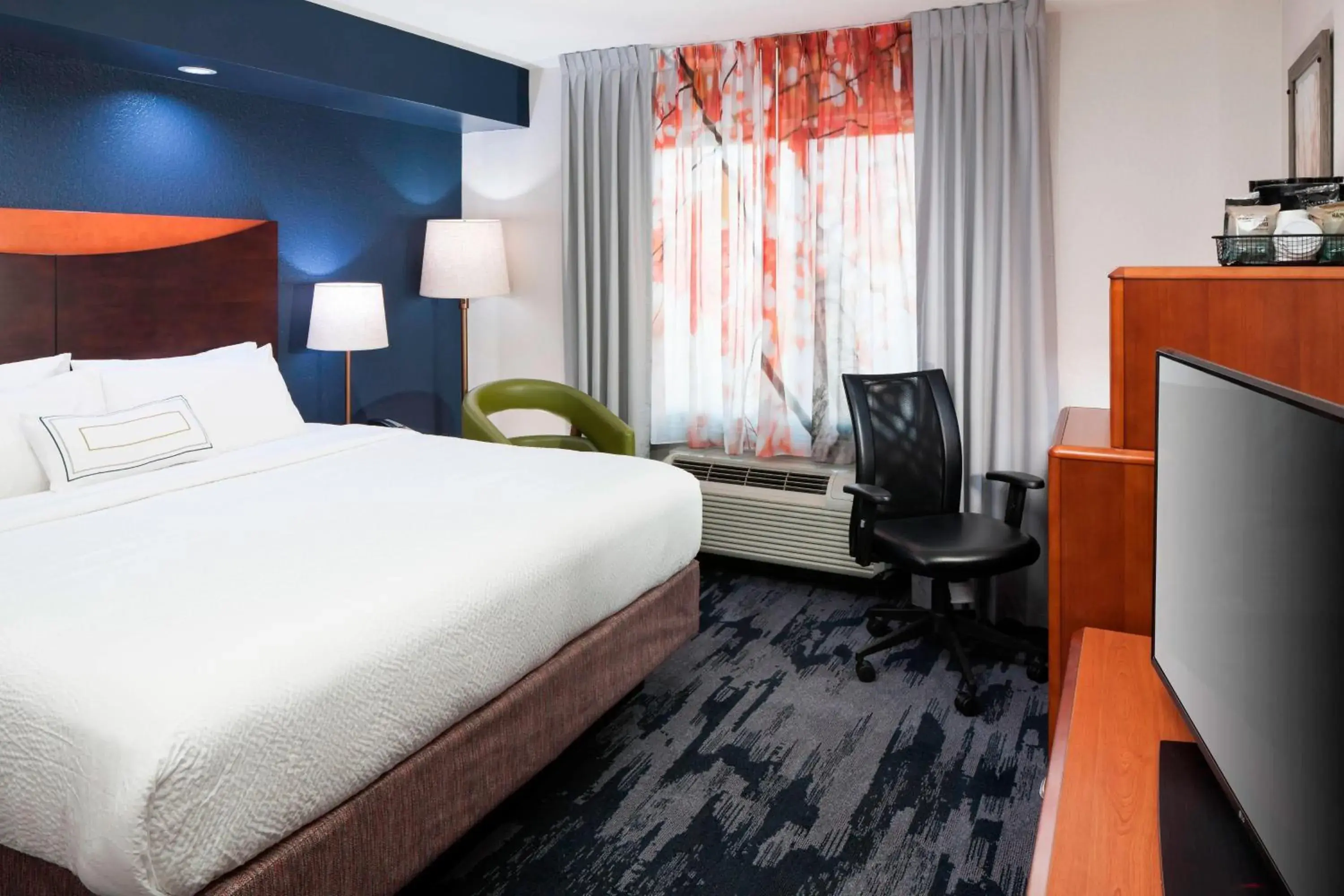 Photo of the whole room, Bed in Fairfield Inn & Suites by Marriott Austin Parmer Tech Ridge