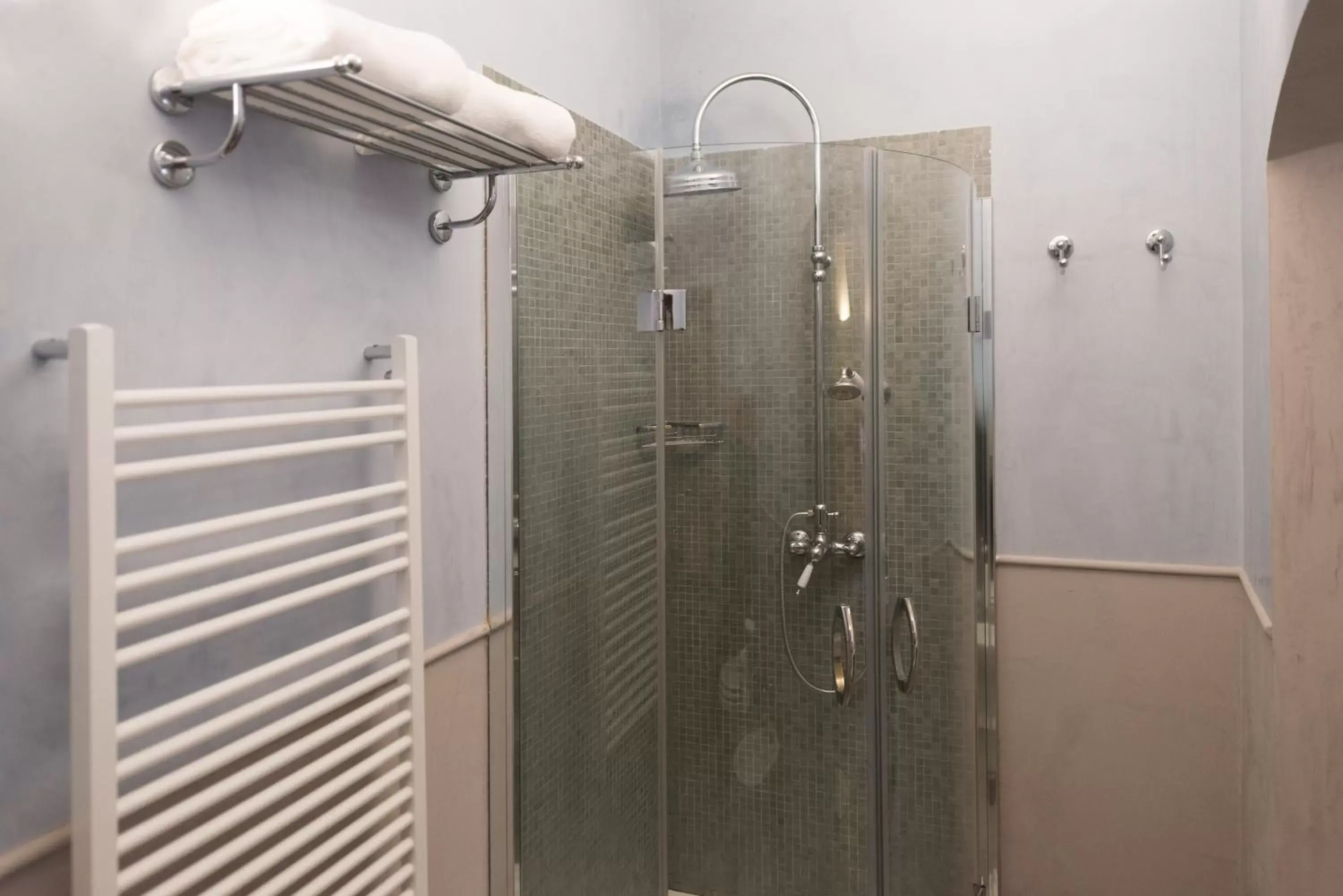 Shower, Bathroom in Corte dei Neri Residenza d'Epoca