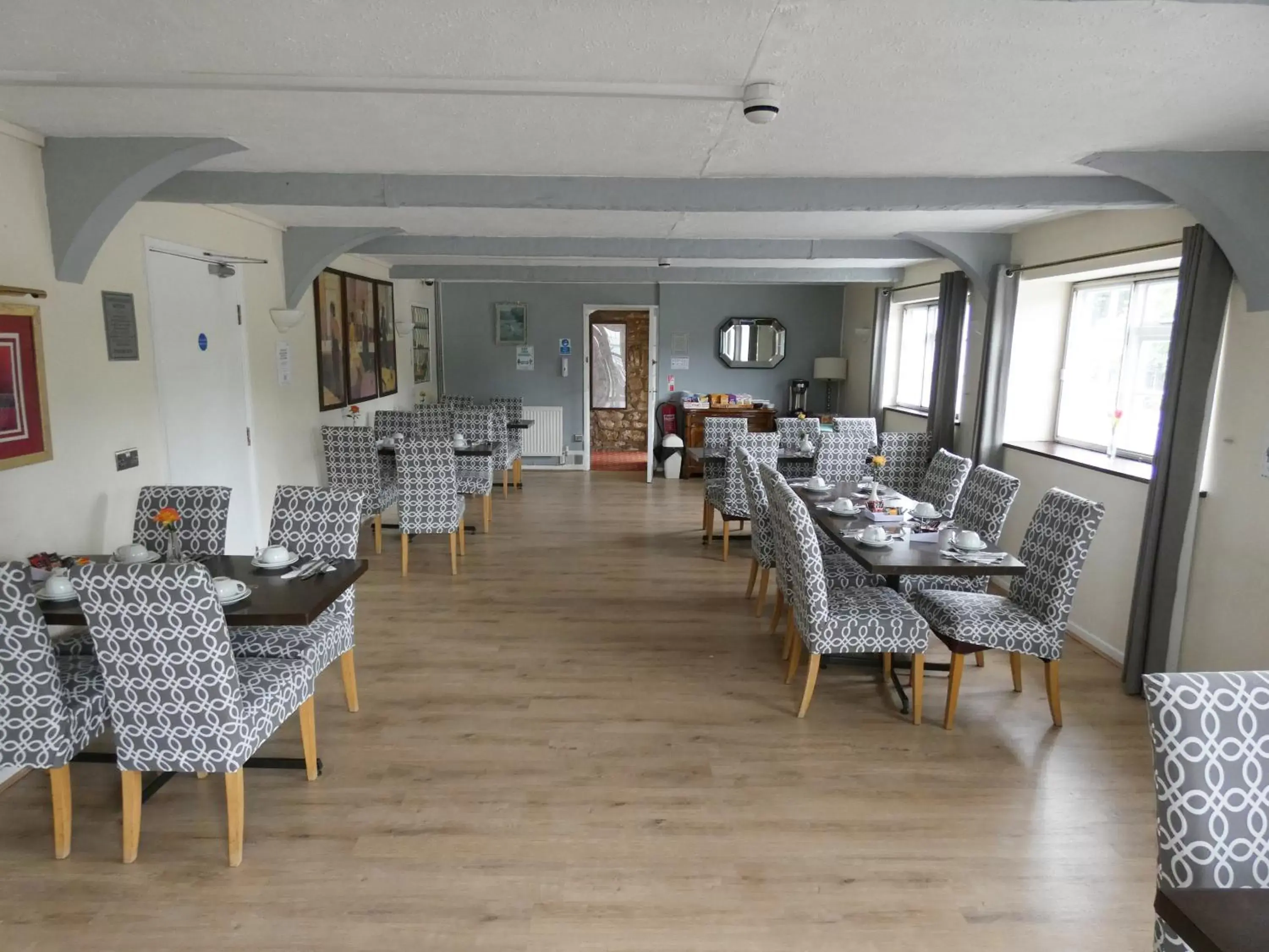 Restaurant/places to eat, Seating Area in The Riverside Hotel