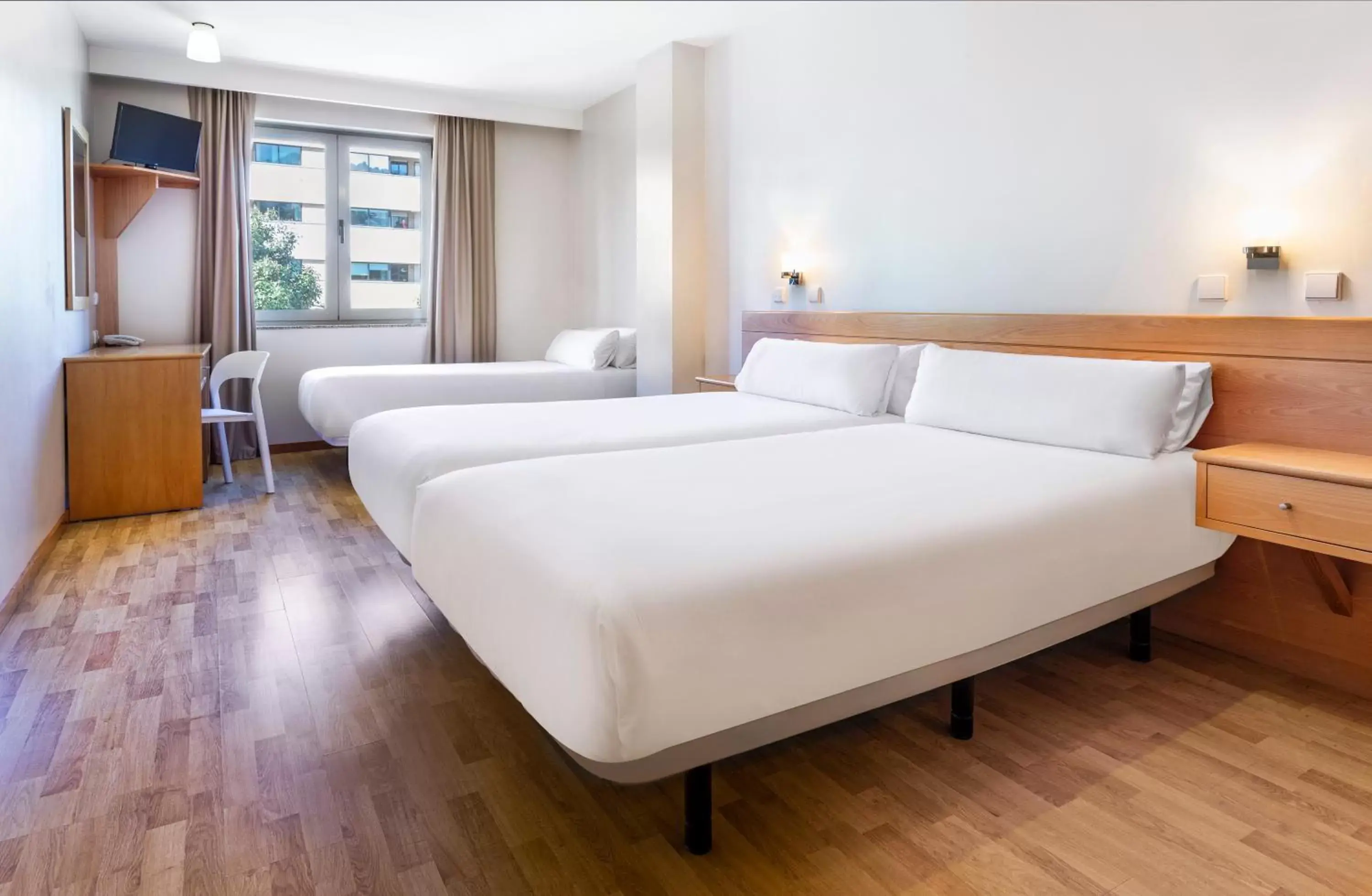 Triple Room in B&B HOTEL Braga Lamacaes Triple Room in B&B HOTEL Braga Lamacaes