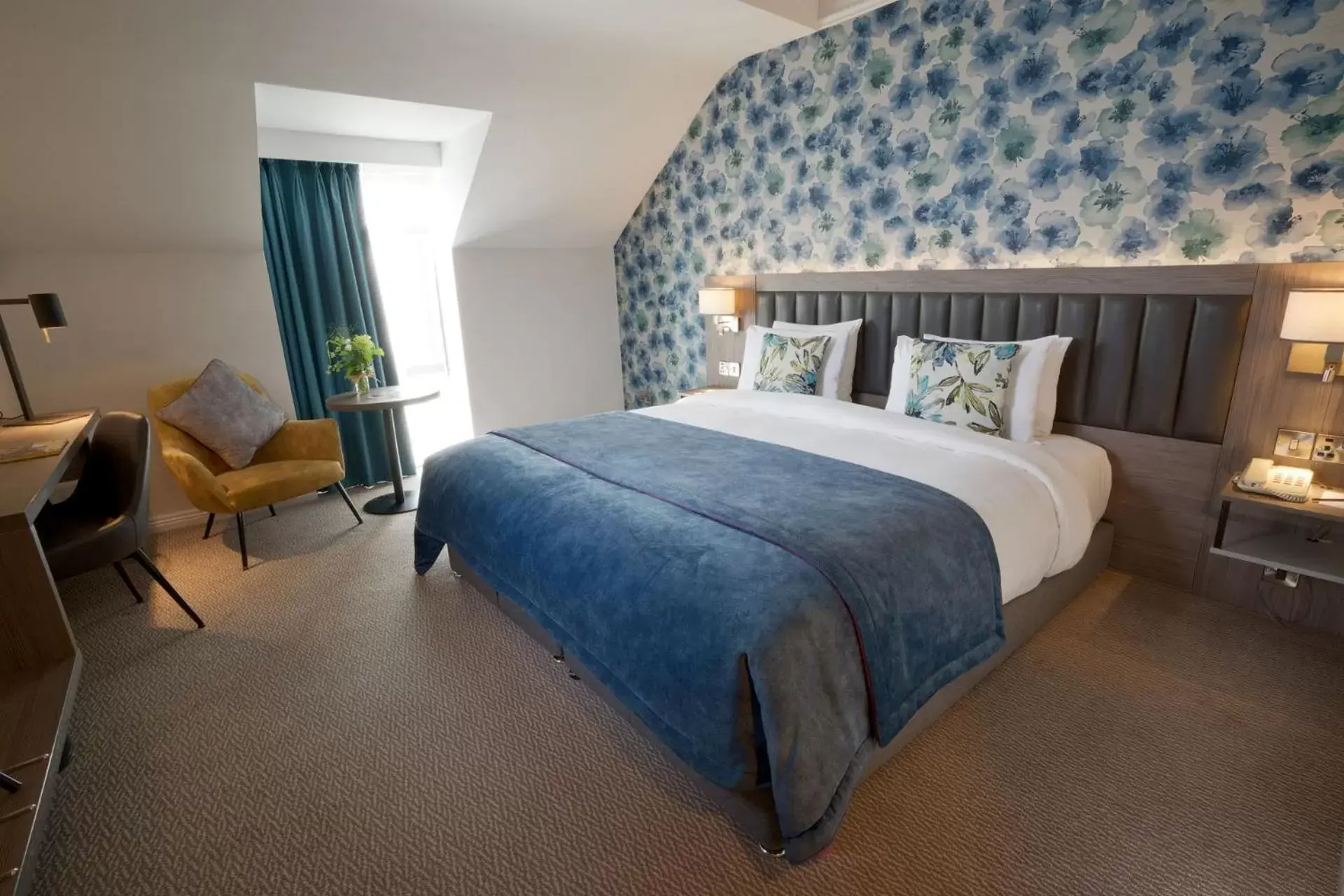 Bedroom, Bed in Kilkenny Ormonde Hotel