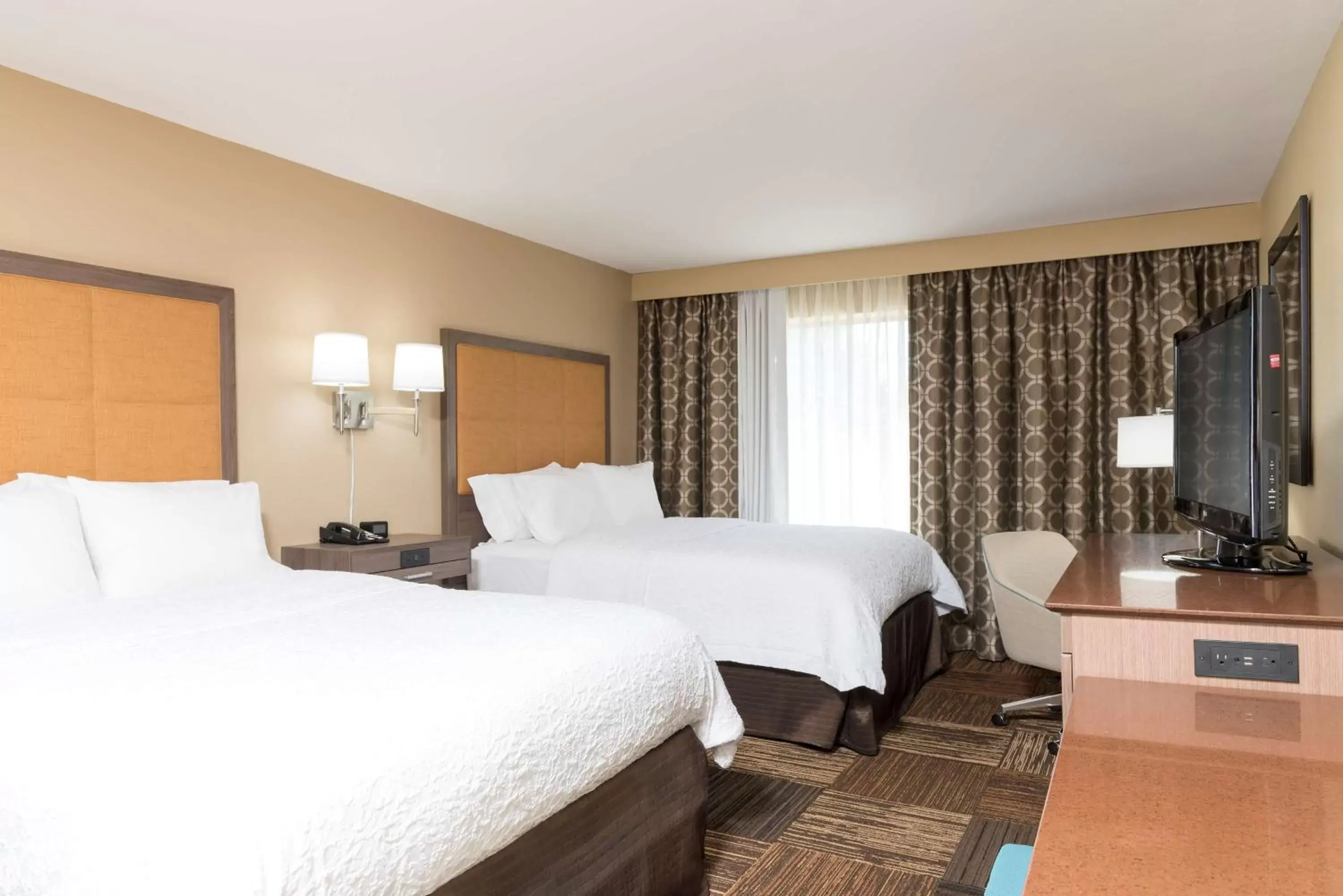 Kitchen or kitchenette, Bed in Hampton Inn & Suites Mansfield South @ I 71