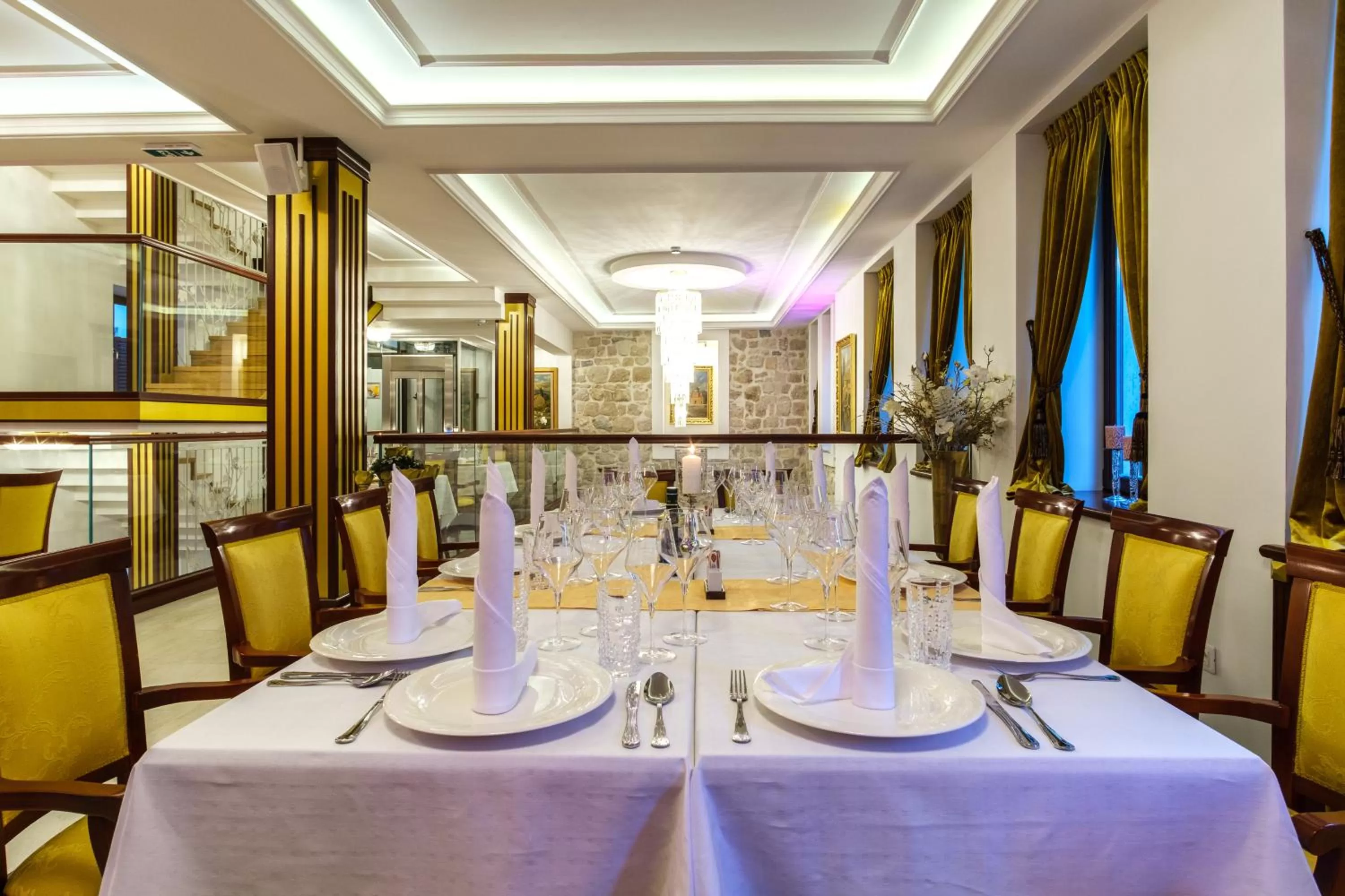 Restaurant/places to eat in Integra Hotel