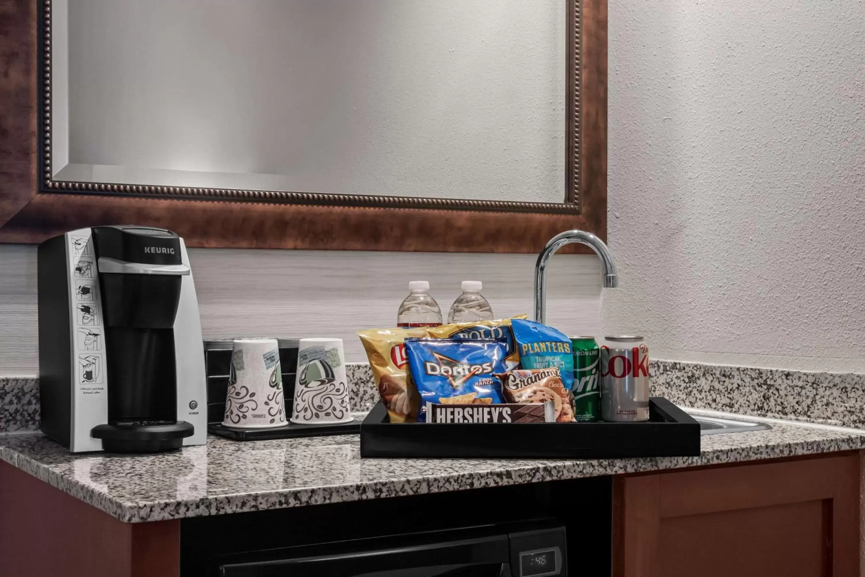 Photo of the whole room, Kitchen/Kitchenette in Embassy Suites by Hilton Nashville Airport