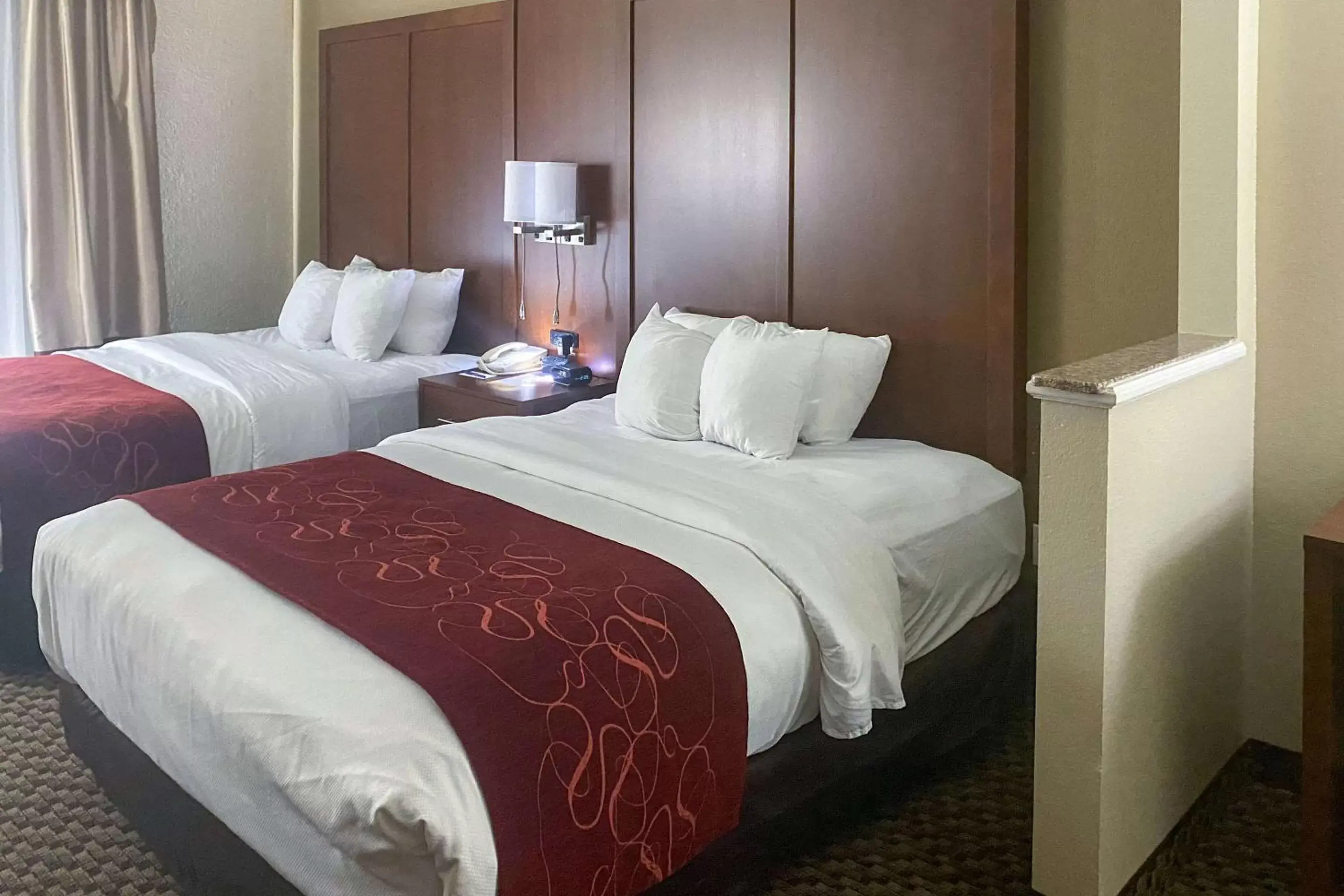 Photo of the whole room, Bed in Comfort Suites - Jefferson City