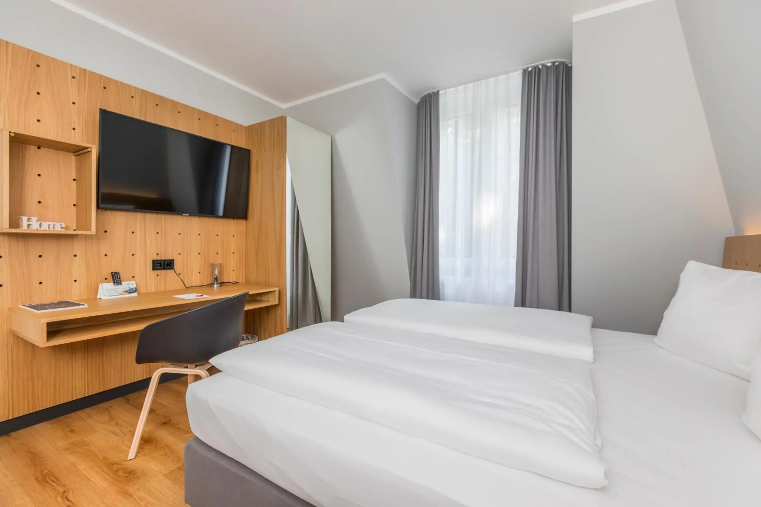 TV and multimedia, Bed in mk hotel eschborn