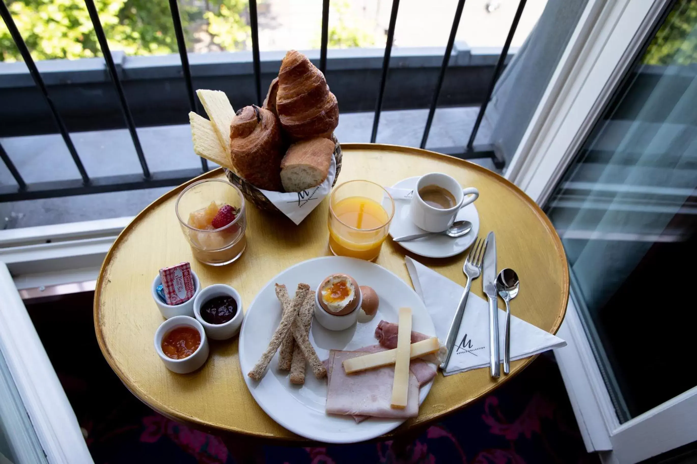 American breakfast in Villa Royale