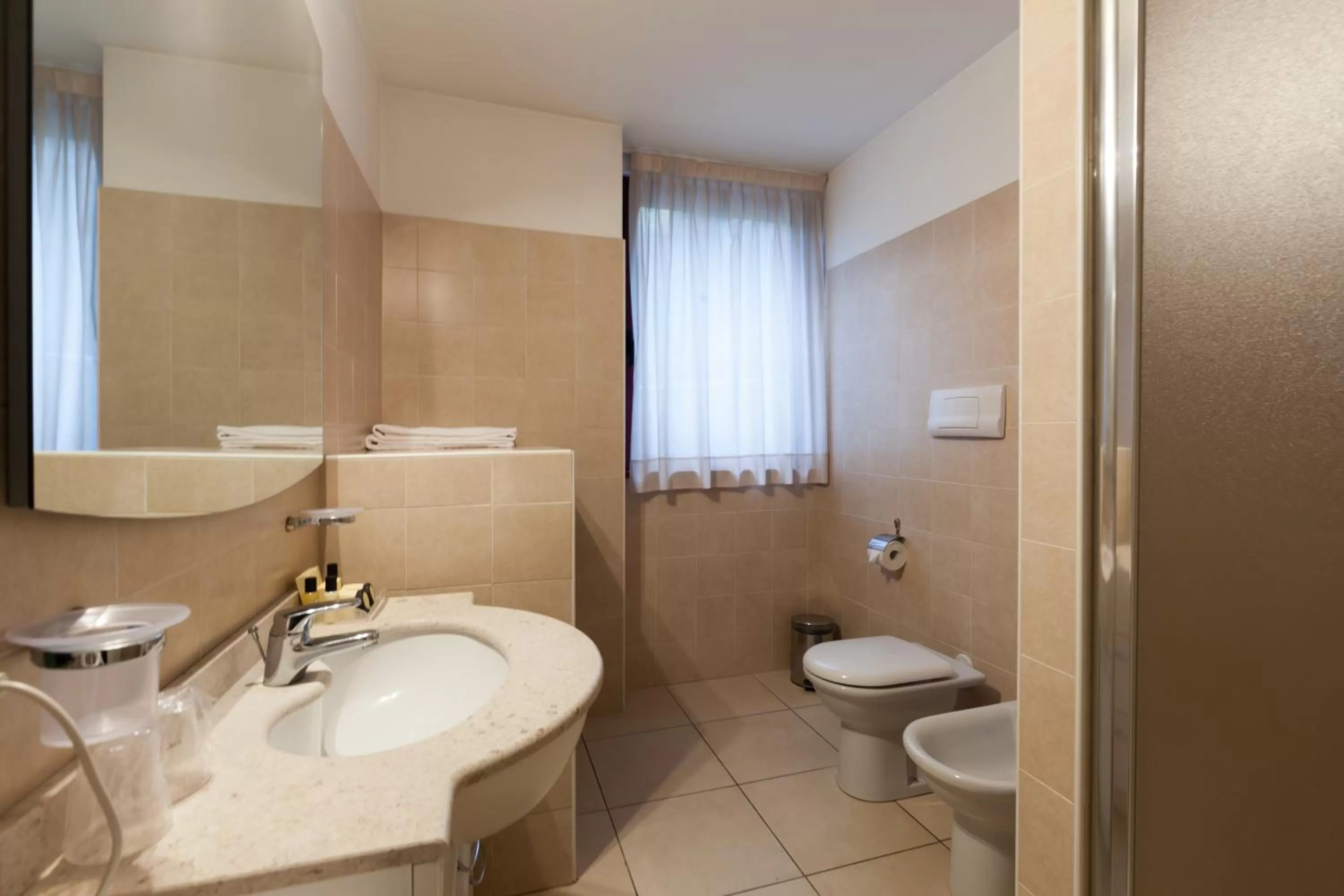 Shower in Hotel Lovere Resort & Spa