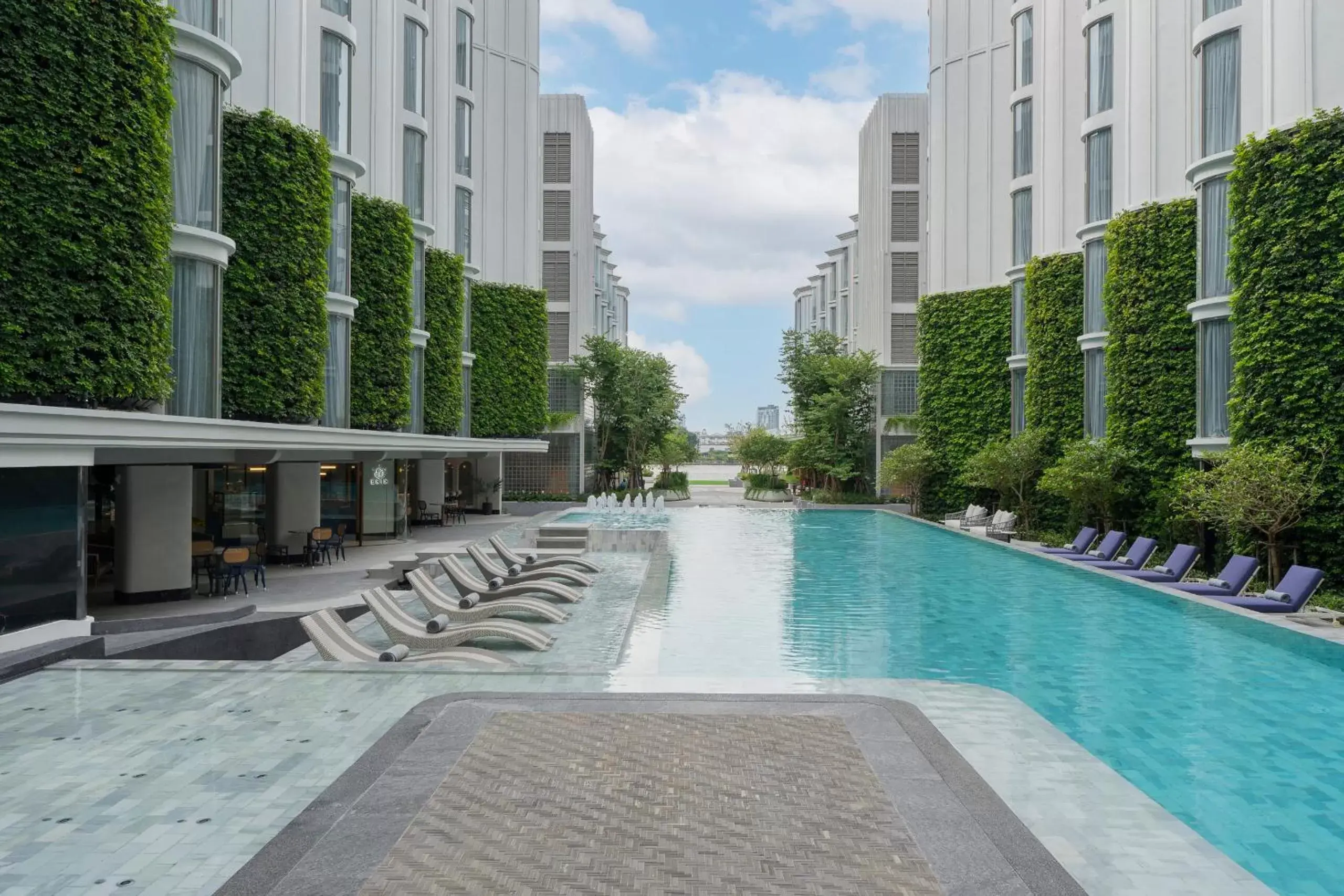 Swimming Pool in The Salil Hotel Riverside Bangkok