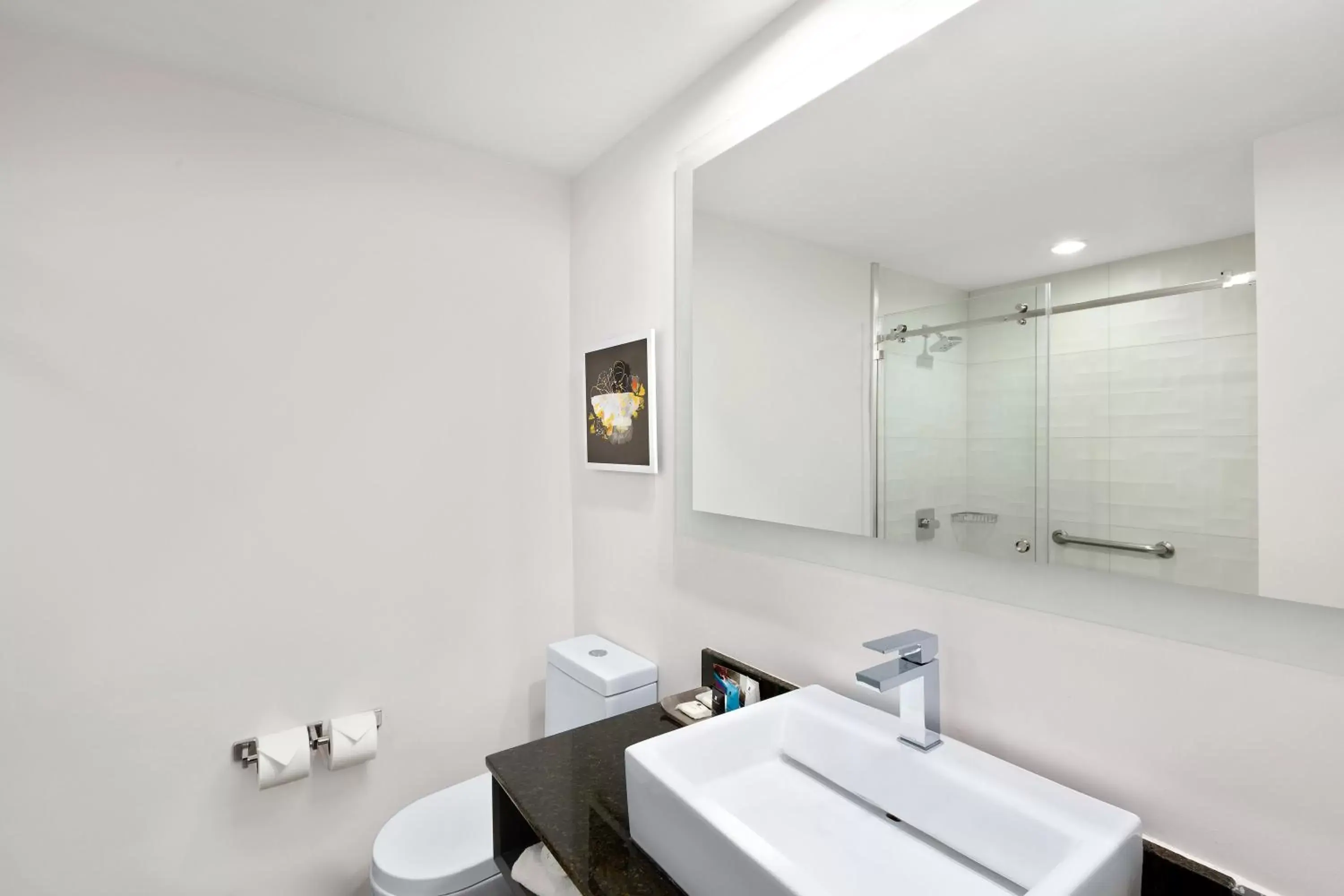 Bathroom in Crowne Plaza San Jose La Sabana, an IHG Hotel