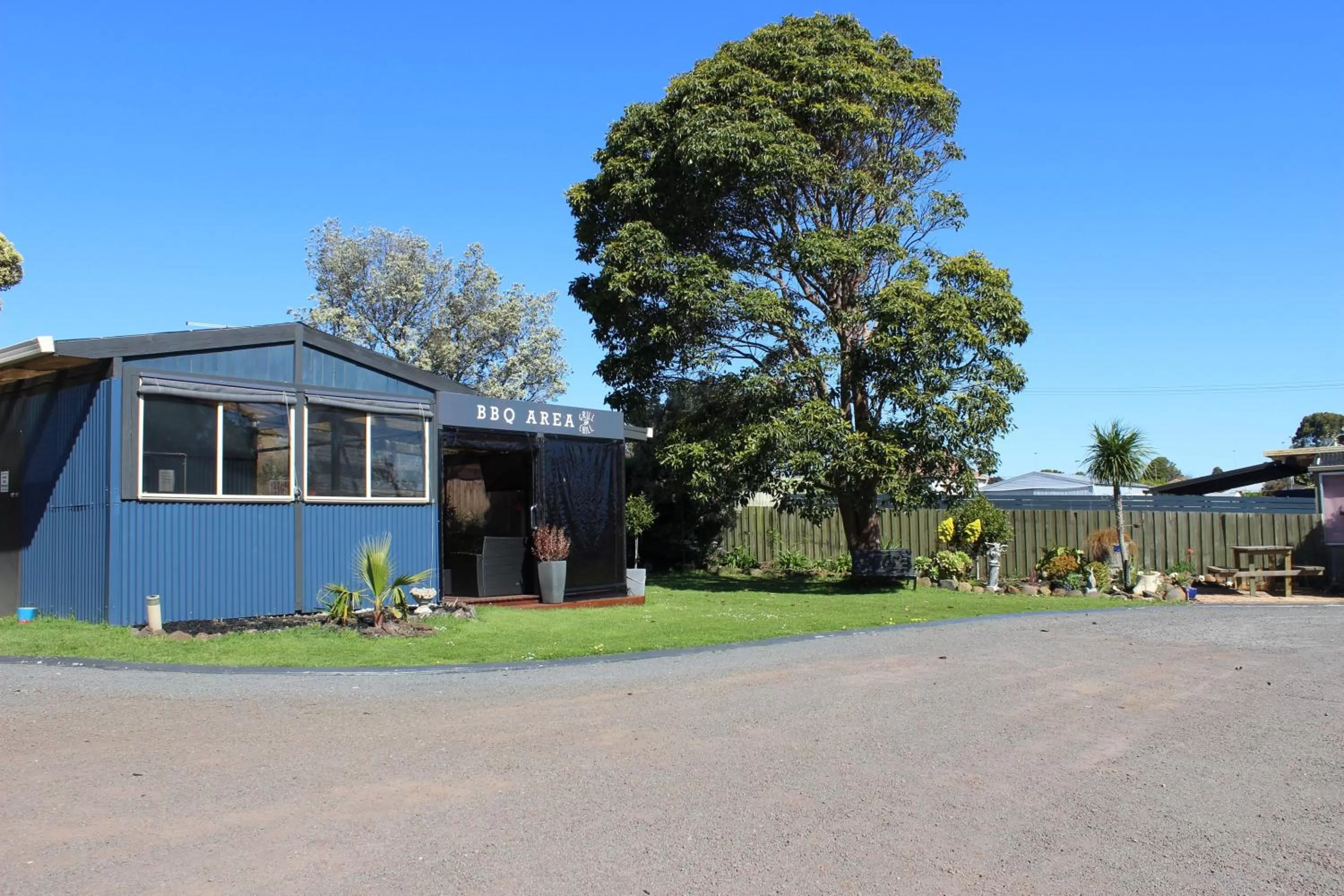 BBQ facilities in Portland Retro Motel