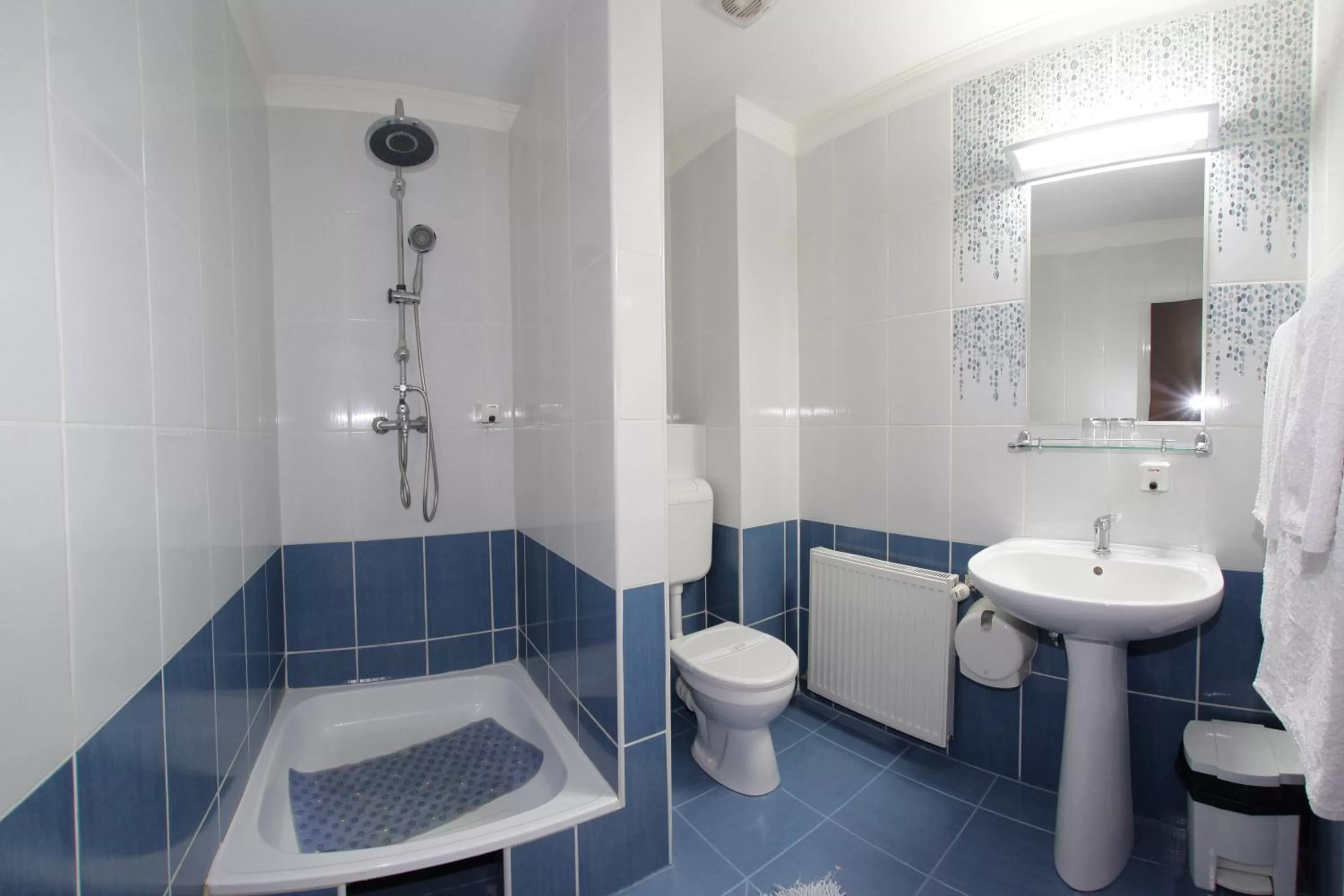 Photo of the whole room, Bathroom in Hotel Sheriff