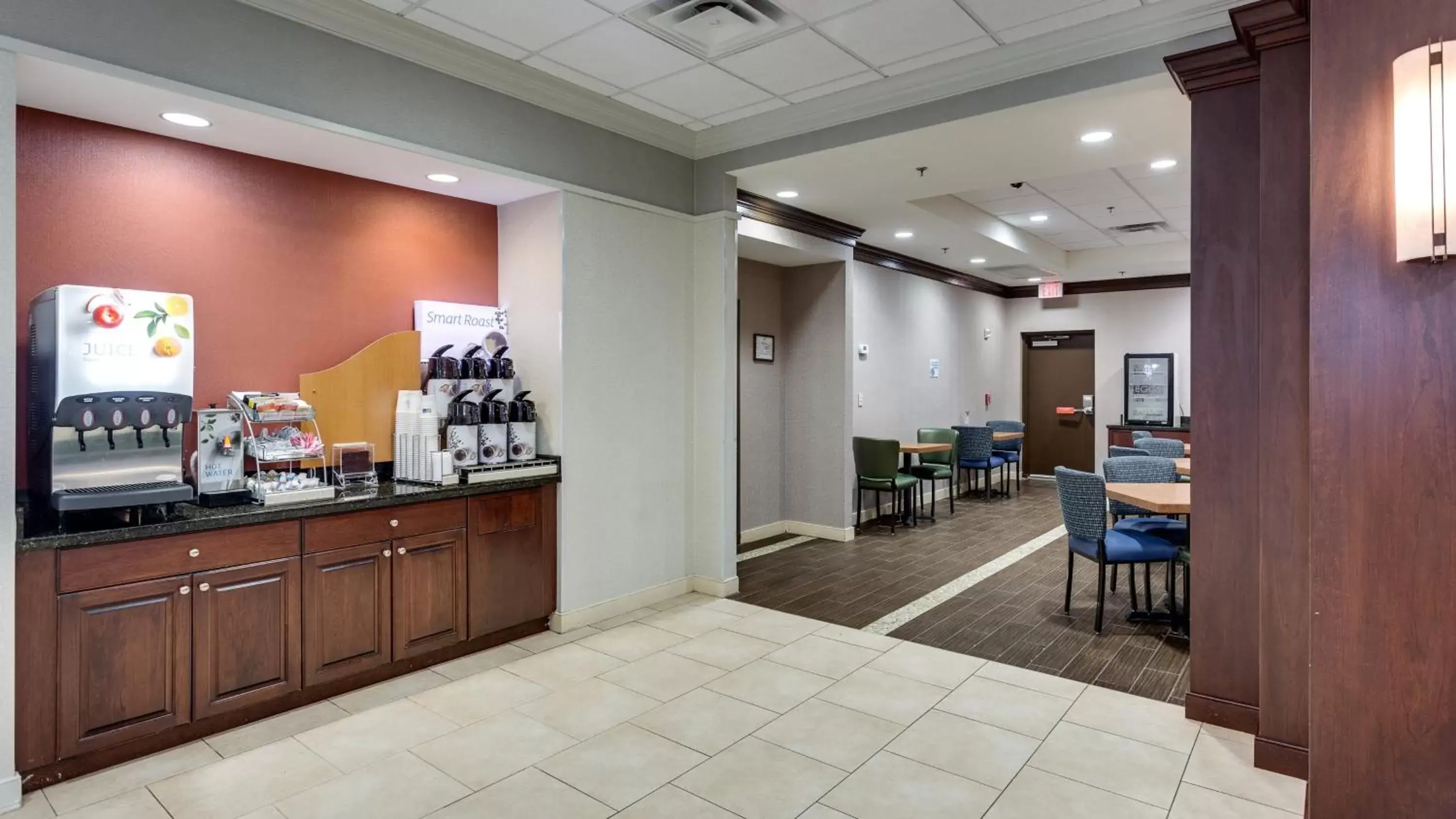 Property building, Restaurant/Places to Eat in Holiday Inn Express Washington DC SW - Springfield, an IHG Hotel