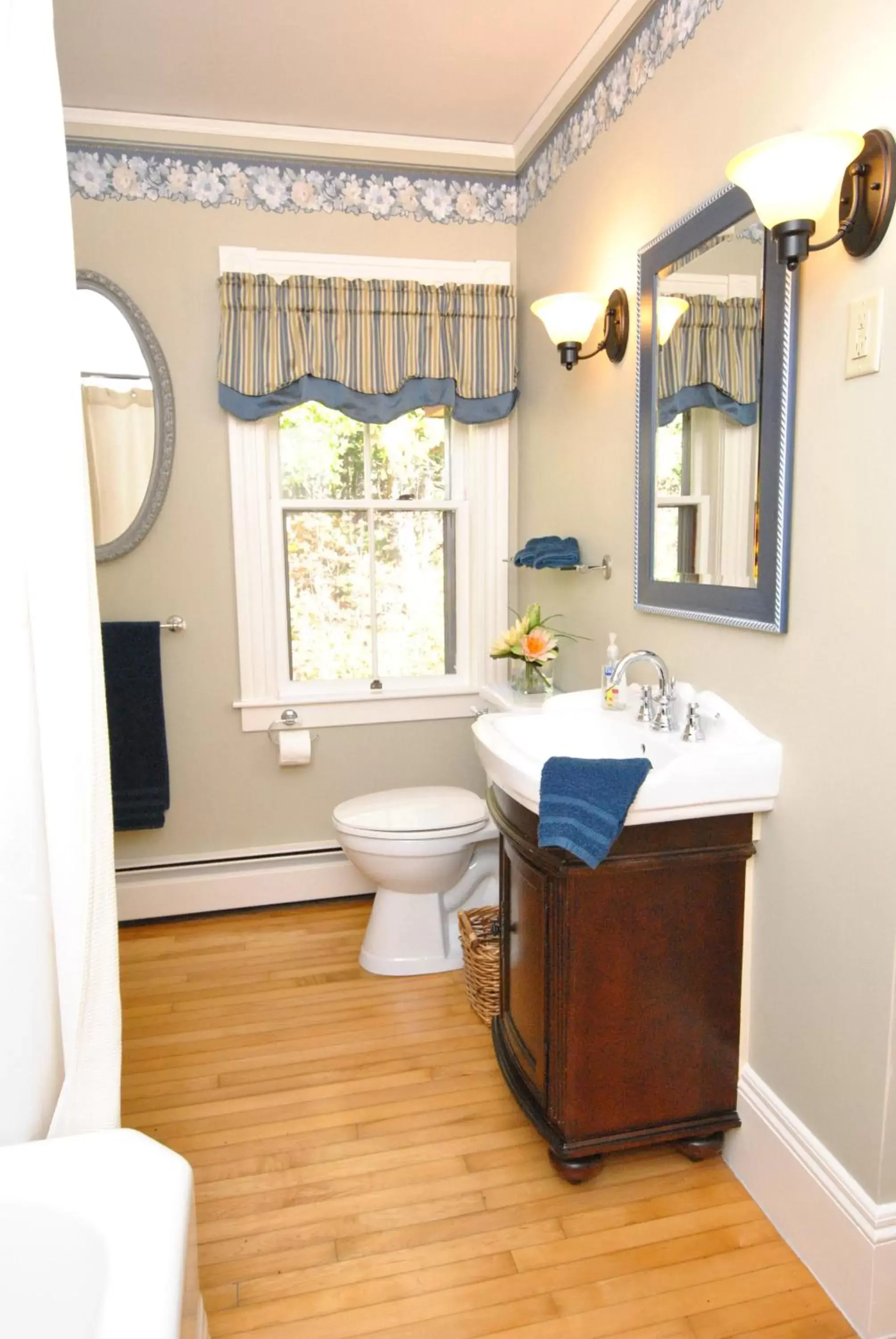 Bathroom in Dominion Hill Country Inn