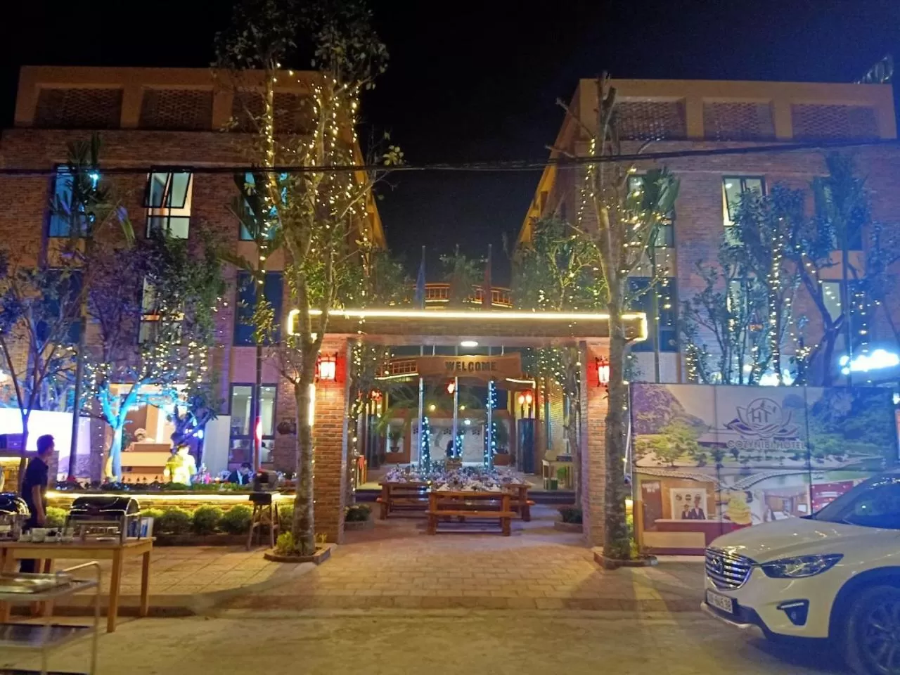 Facade/entrance in Cozynibi Hotel