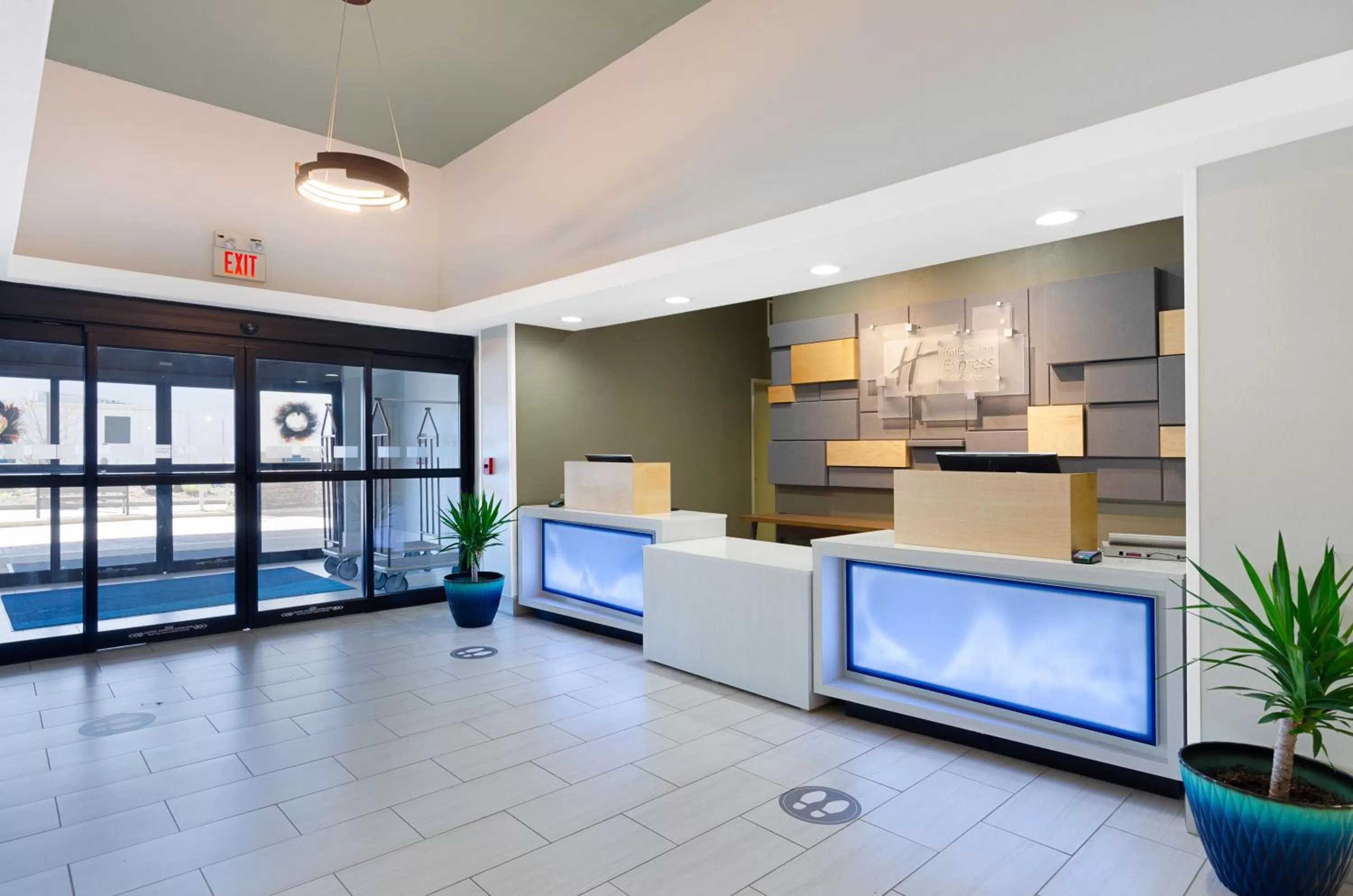 Lobby or reception in Holiday Inn Express Hotel & Suites Weston by IHG