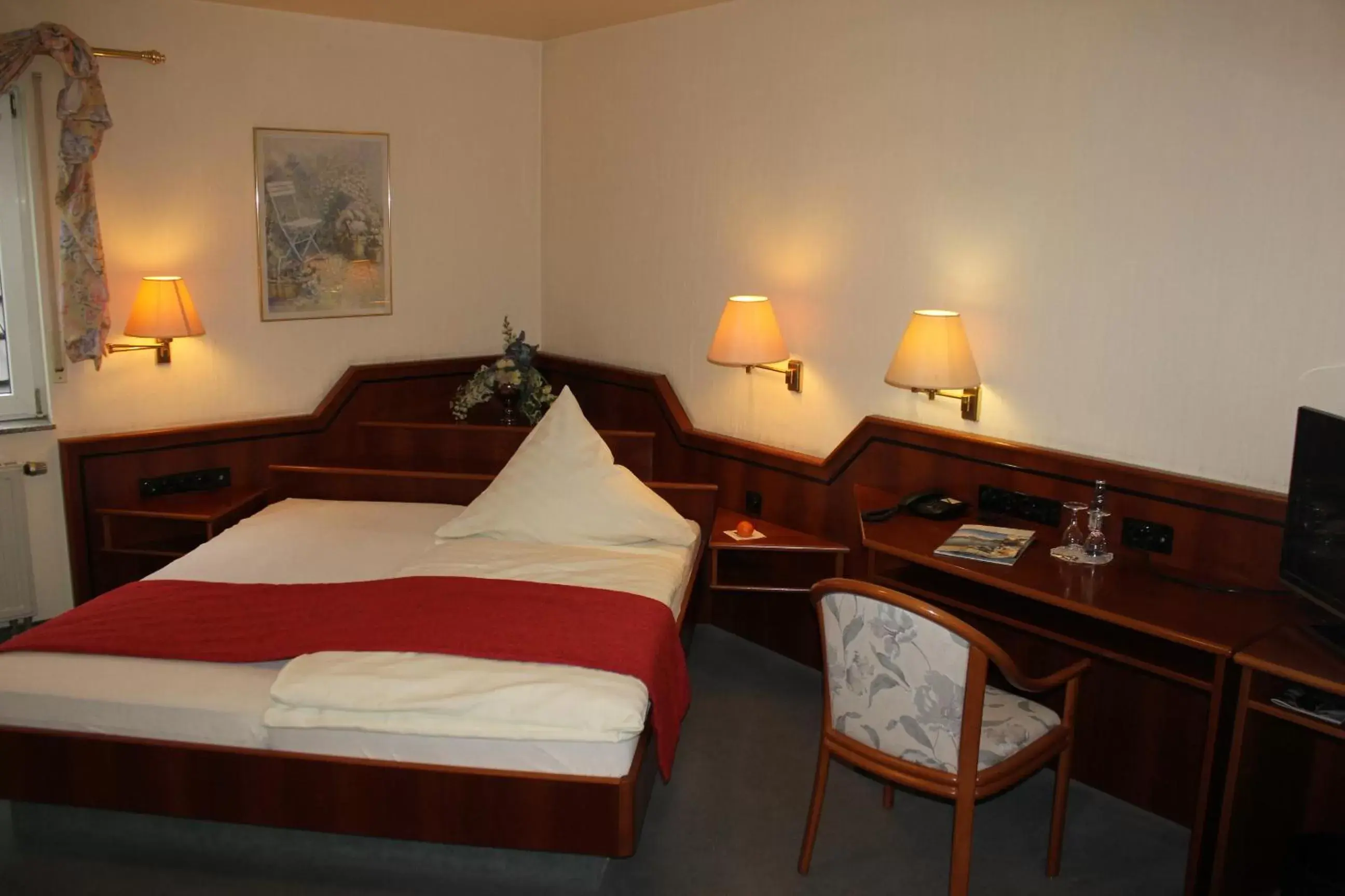 Standard Double Room - single occupancy in Hotel & Restaurant Zum Vater Rhein Standard Double Room - single occupancy in Hotel & Restaurant Zum Vater Rhein