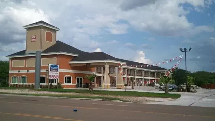 Property building in Studio 6-Beeville, TX Property building in Studio 6-Beeville, TX