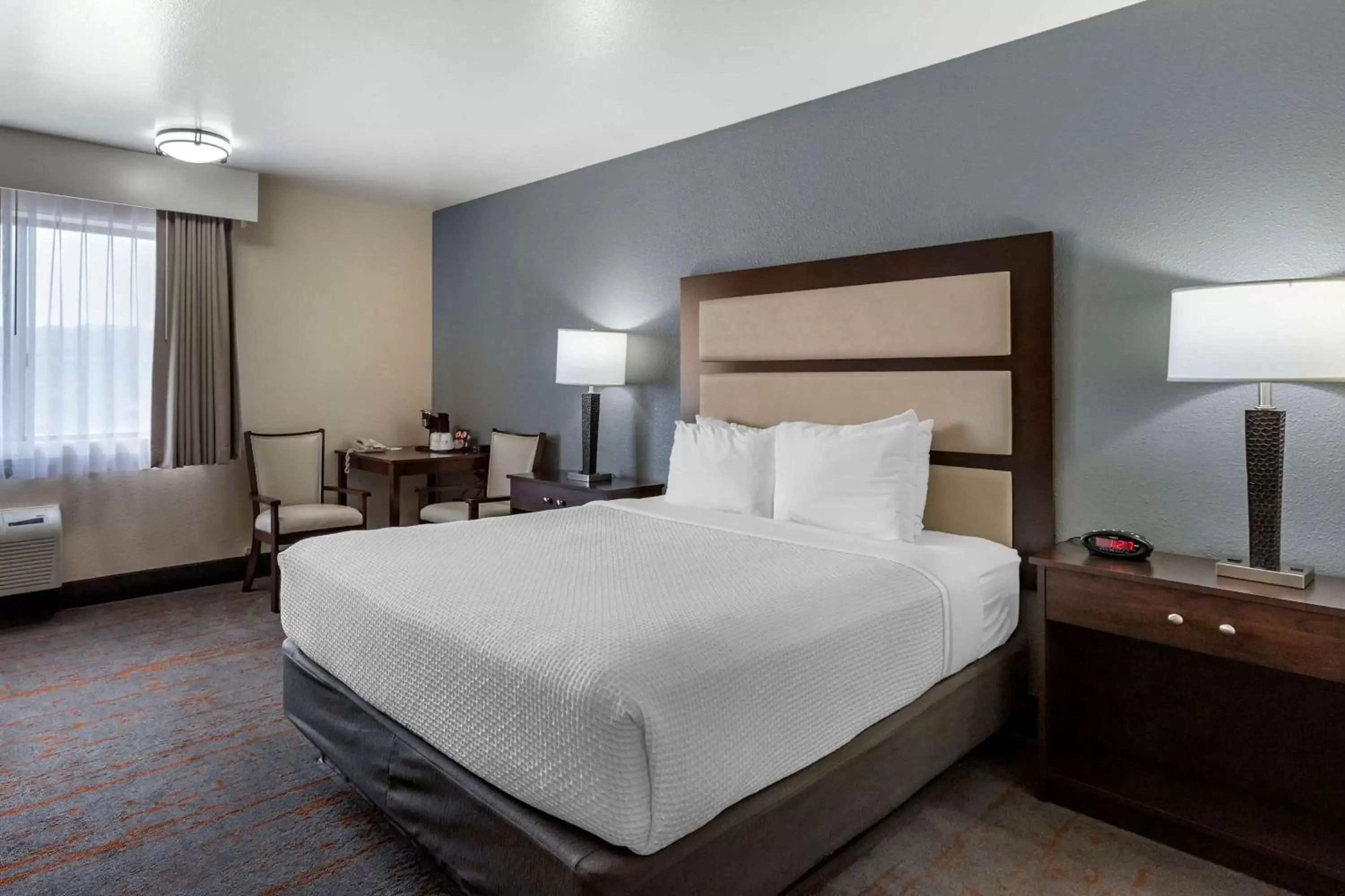 Bedroom, Bed in Best Western Sunridge Inn & Conference Center