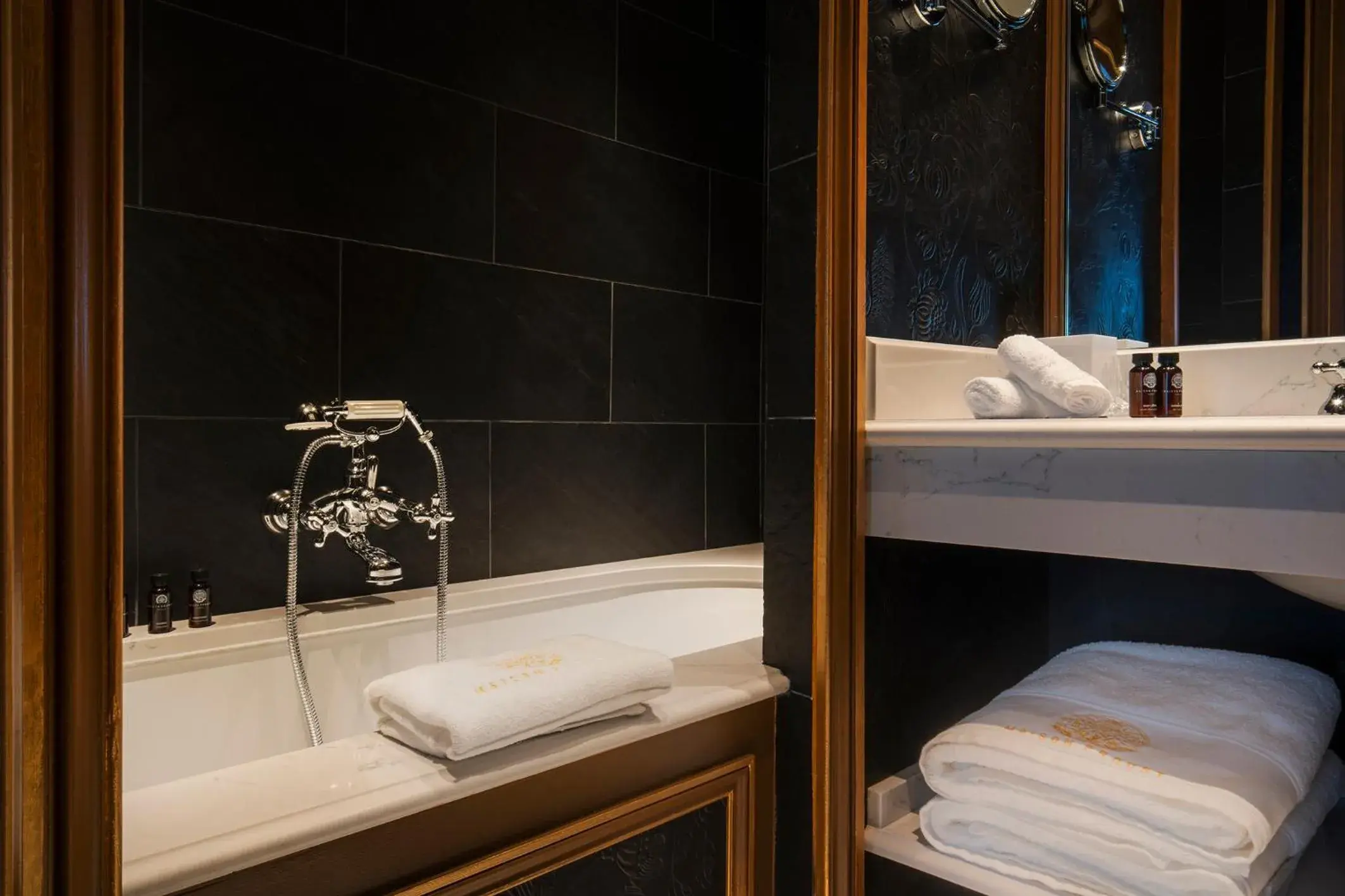 Bathroom in Maison Proust, Hotel & Spa La Mer