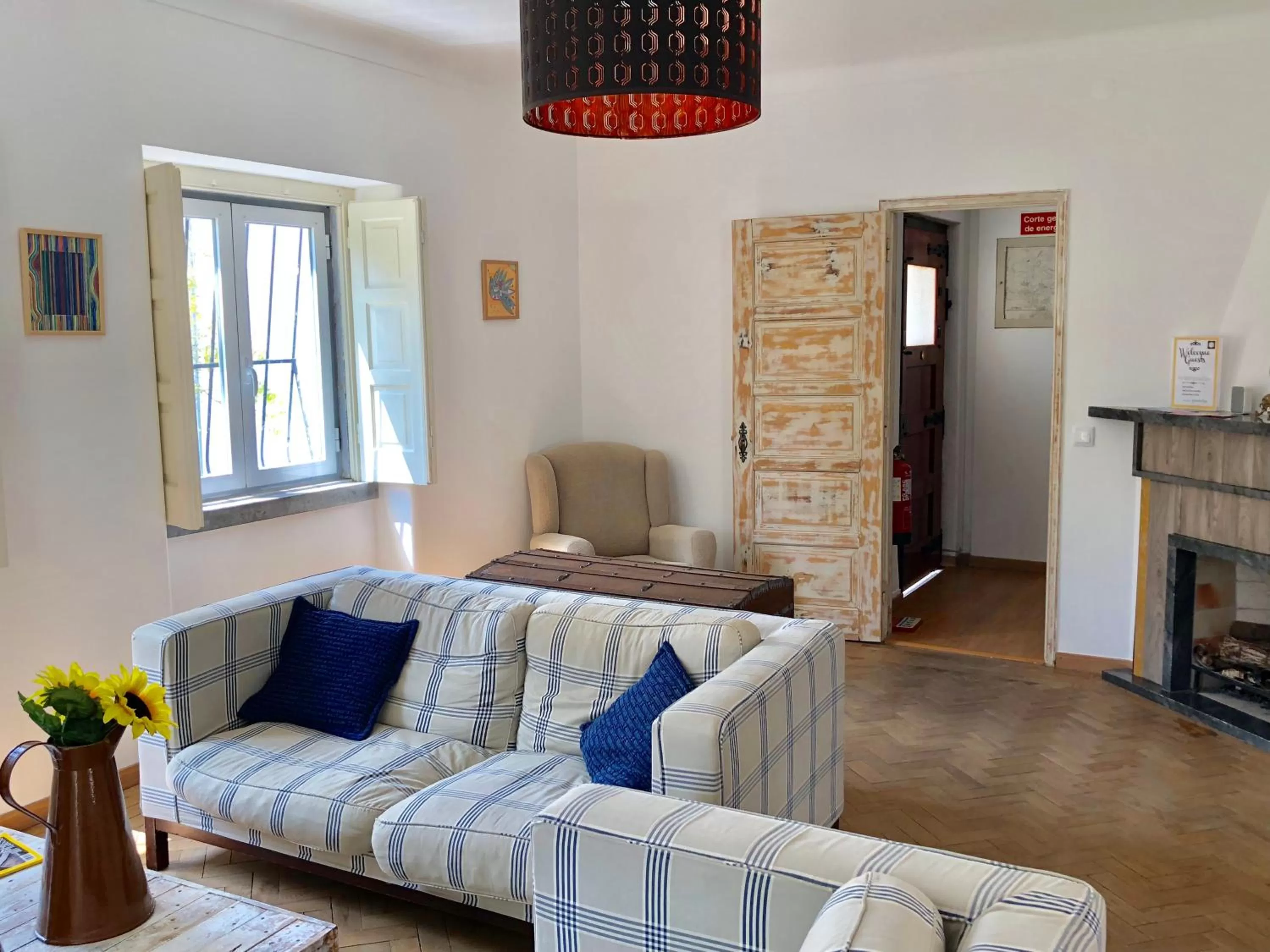 Communal lounge/ TV room in Lanui Vintage Guest House