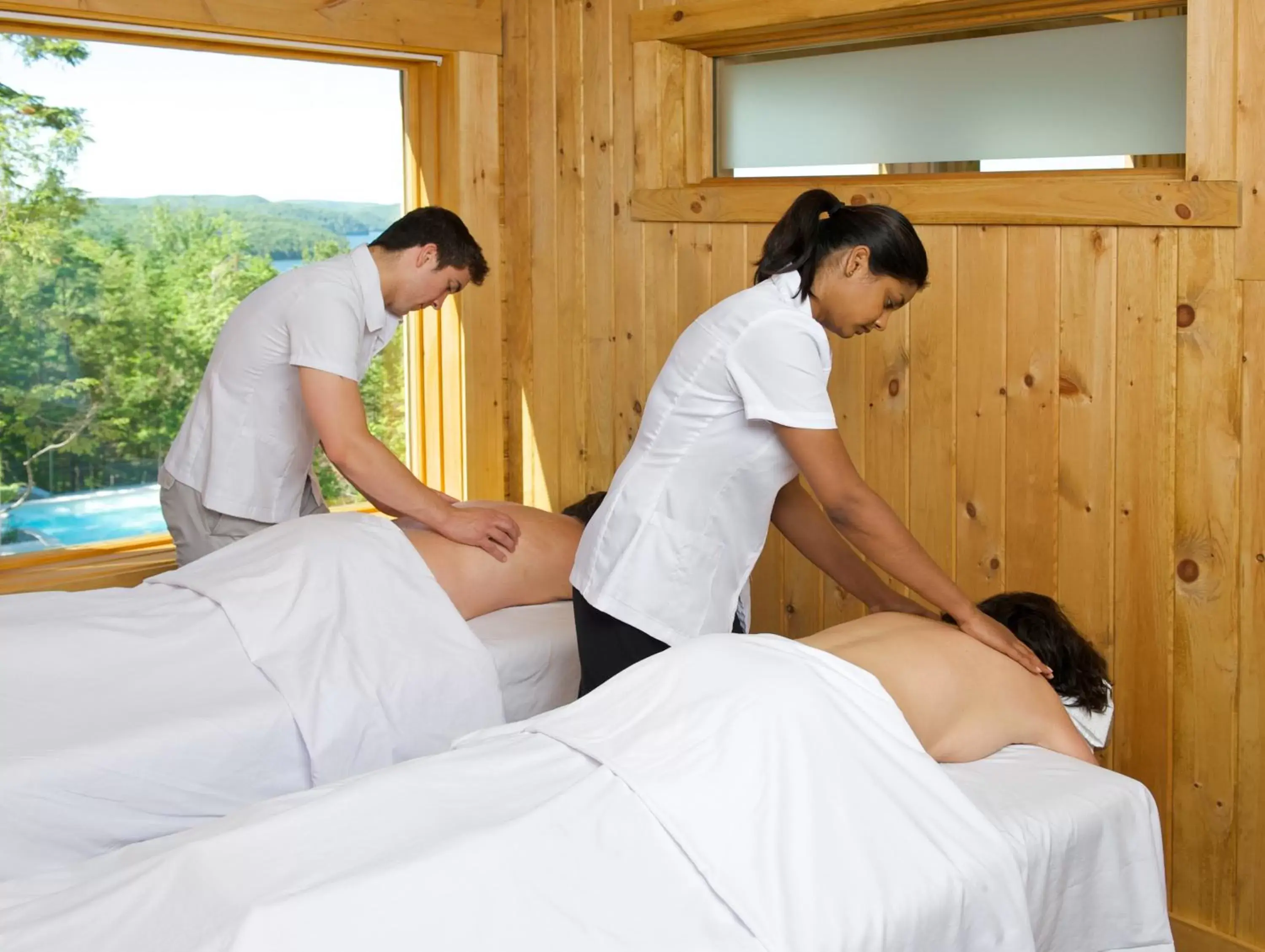 Massage in Sacacomie Hôtel et Spa