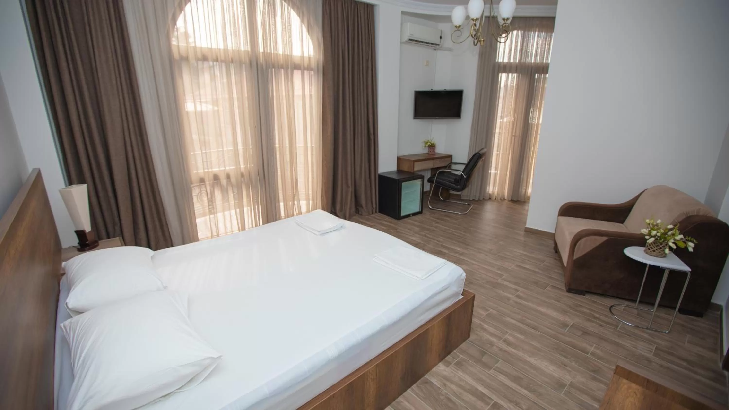 Seating area, Bed in Royal Venezia Hotel