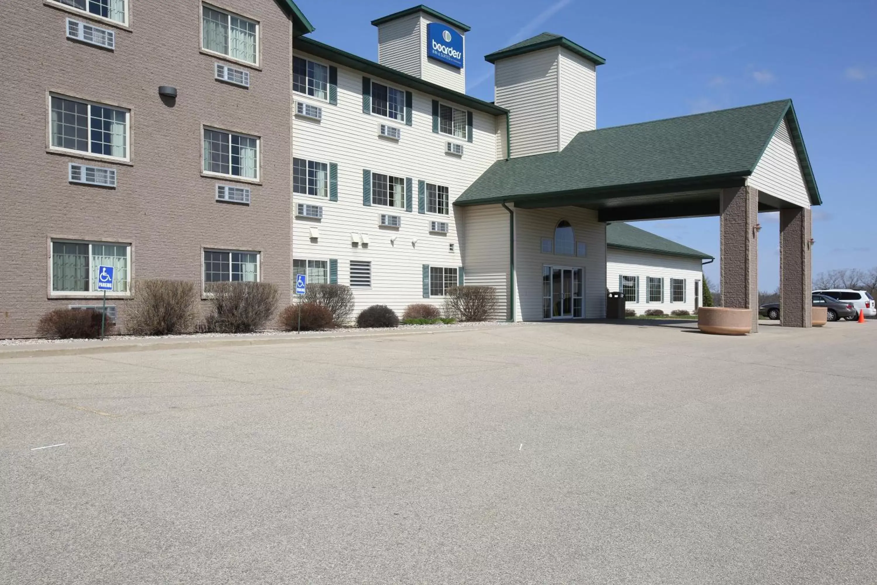 Facade/entrance, Property Building in Boarders Inn & Suites by Cobblestone Hotels - Shawano