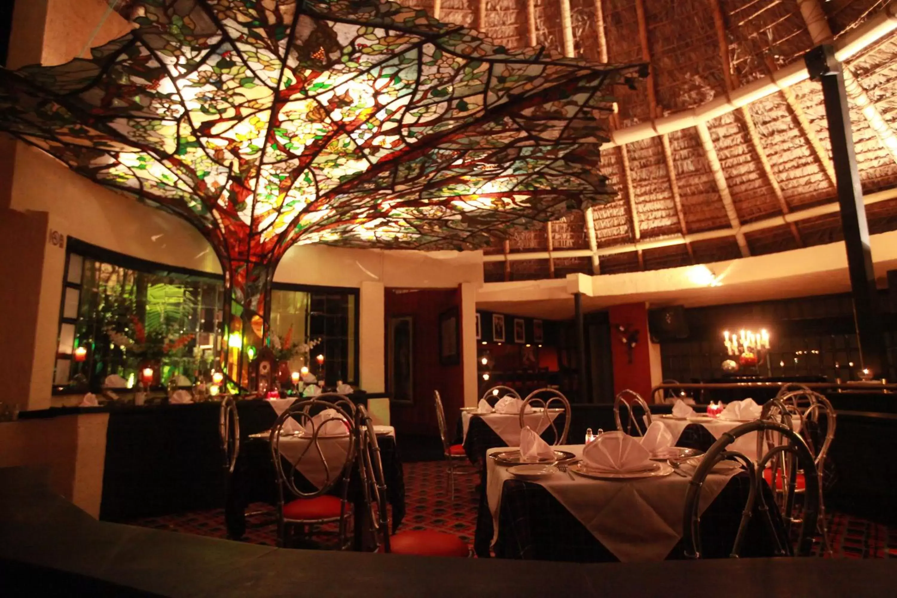 Restaurant/Places to Eat in Hotel Montetaxco