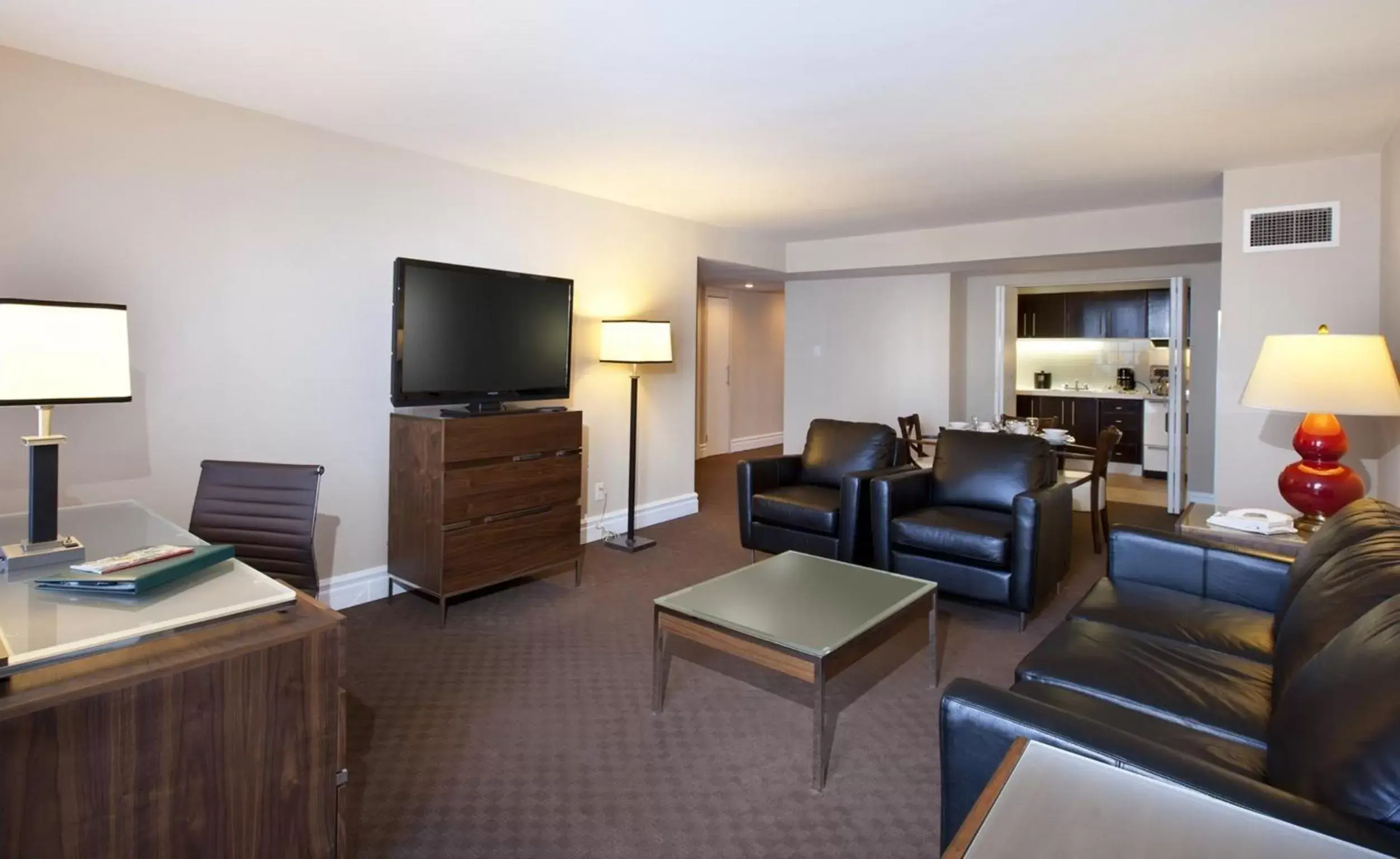 TV and multimedia, Seating Area in Hôtel Le Cantlie Suites