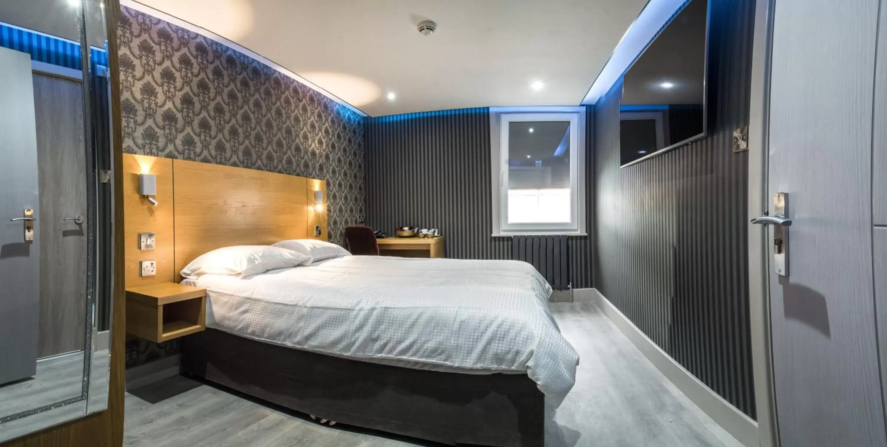 Bed in Quayside Hotel & Bar