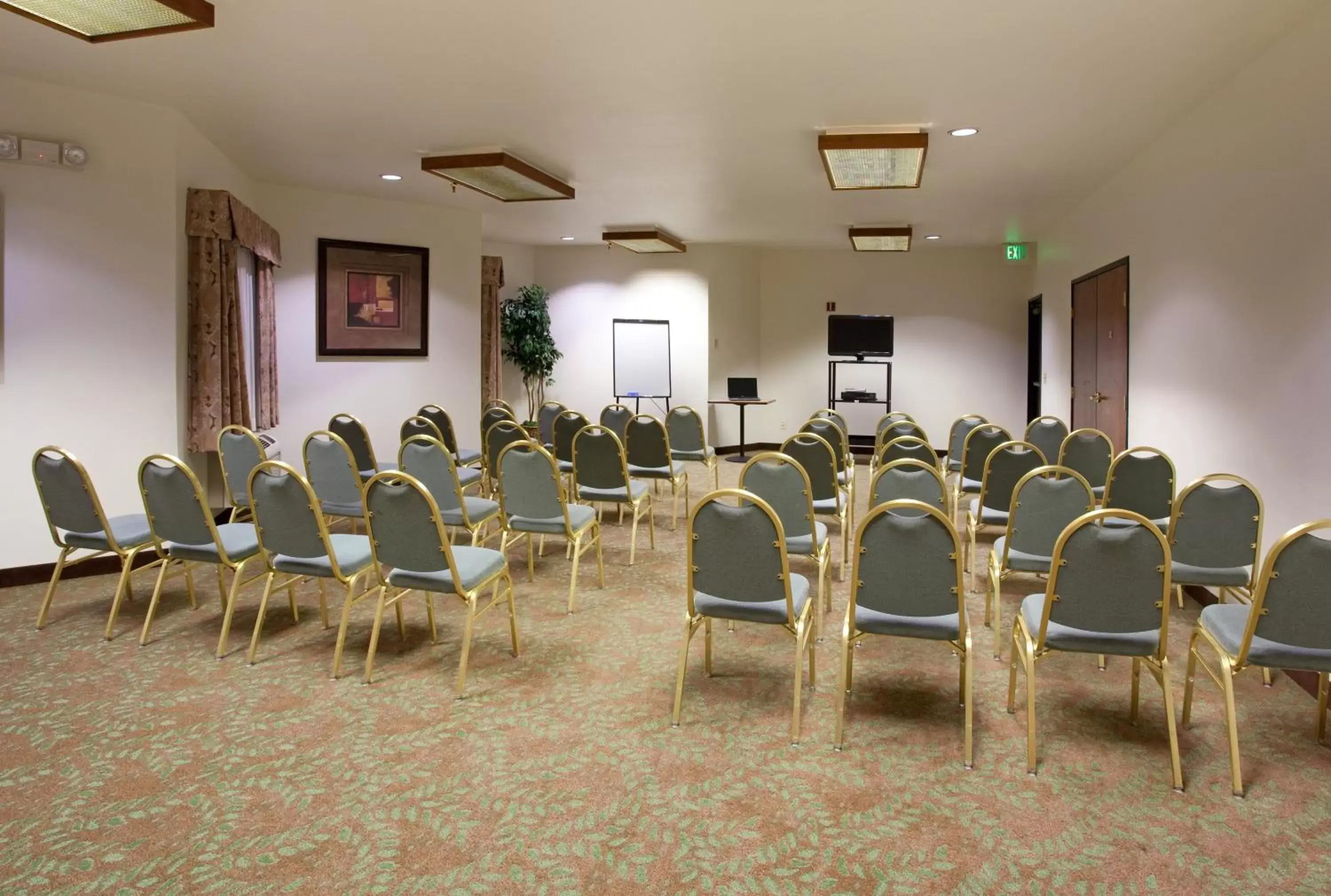 Meeting/conference room in Holiday Inn Express & Suites Colorado Springs-Airport, an IHG Hotel