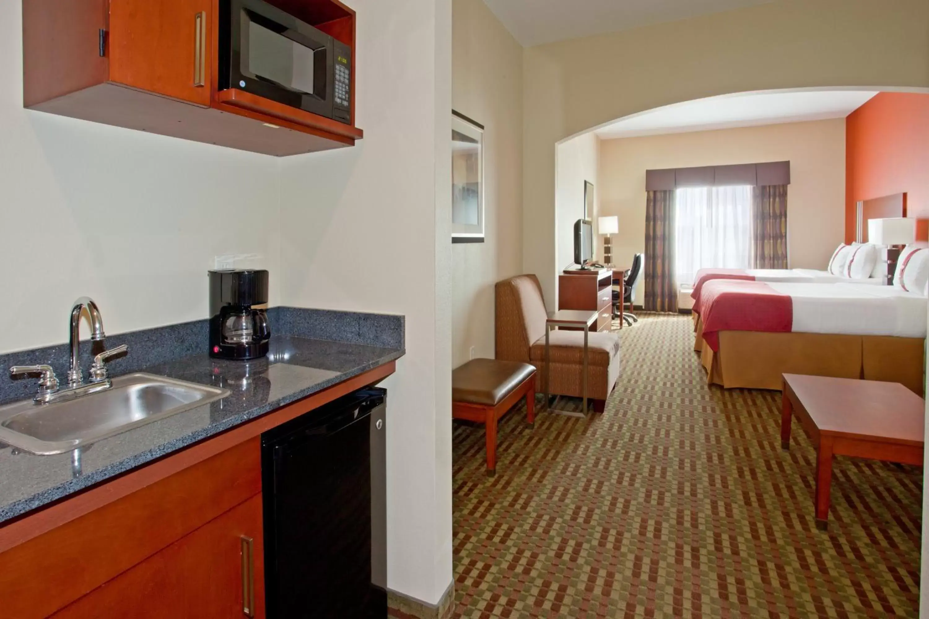 Photo of the whole room, Kitchen/Kitchenette in Holiday Inn Austin North, an IHG Hotel