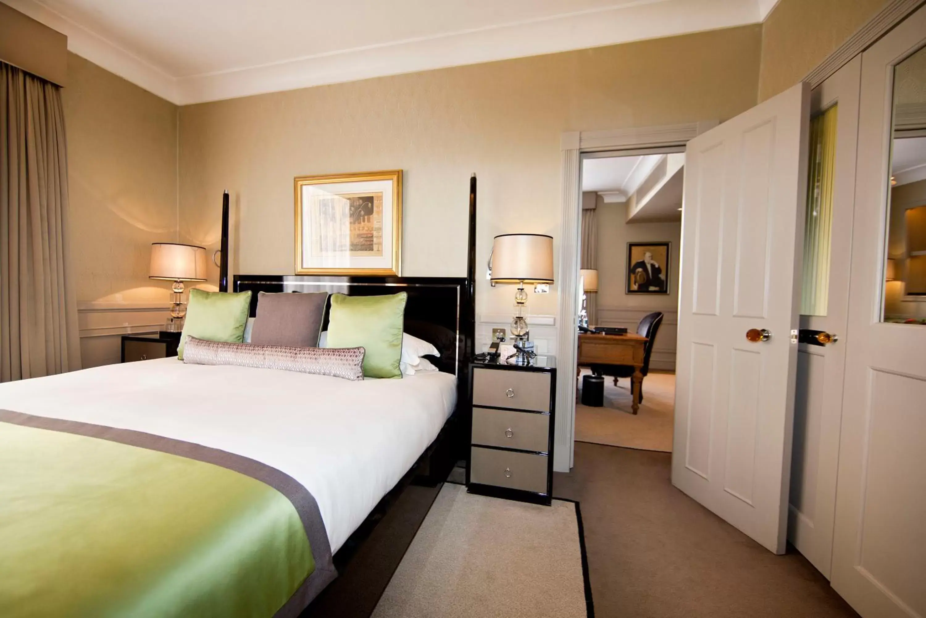 Bedroom, Bed in St James Hotel & Club Mayfair