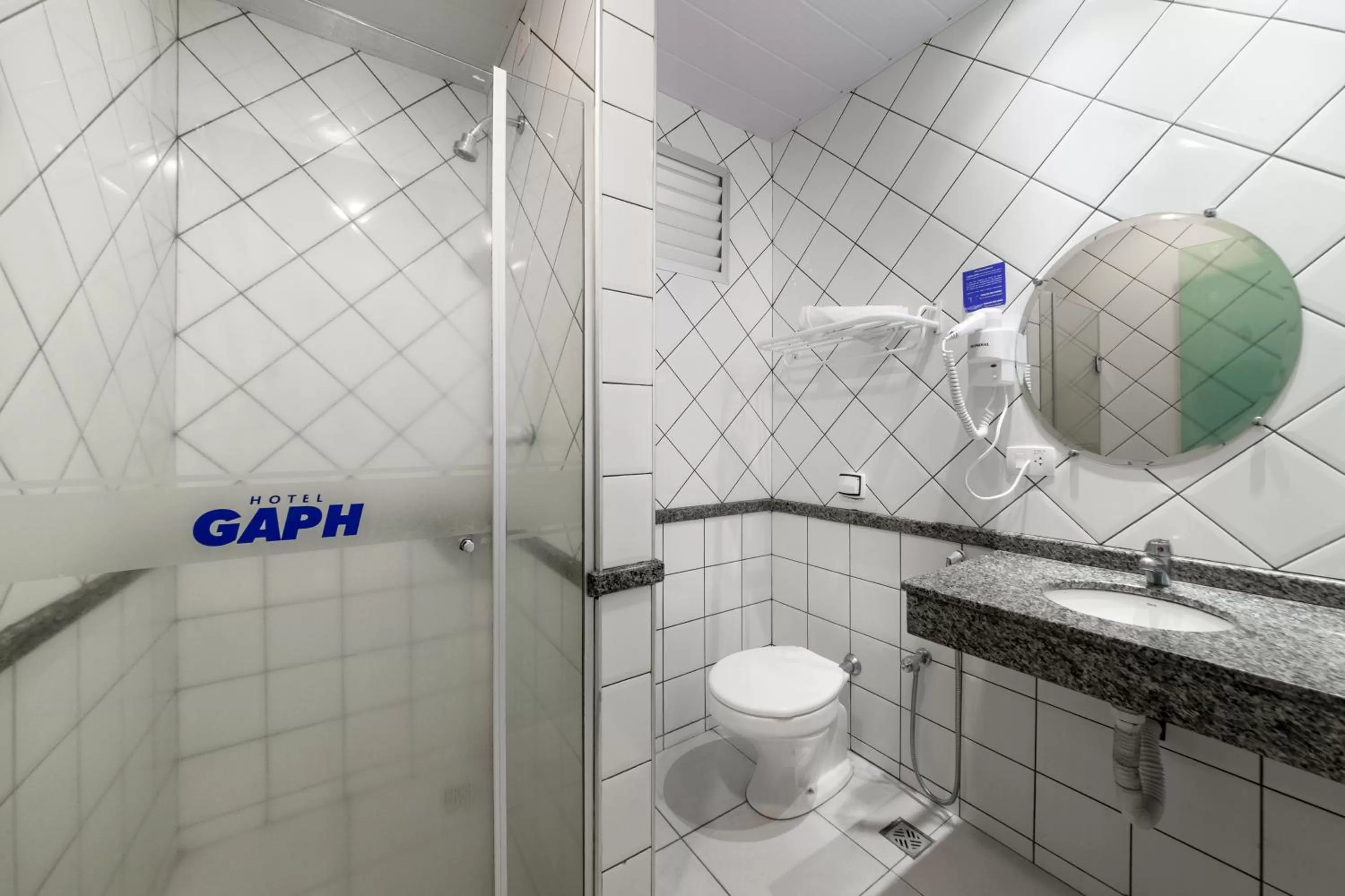 Shower in Hotel GAPH Maringa - Economico Mini Resort