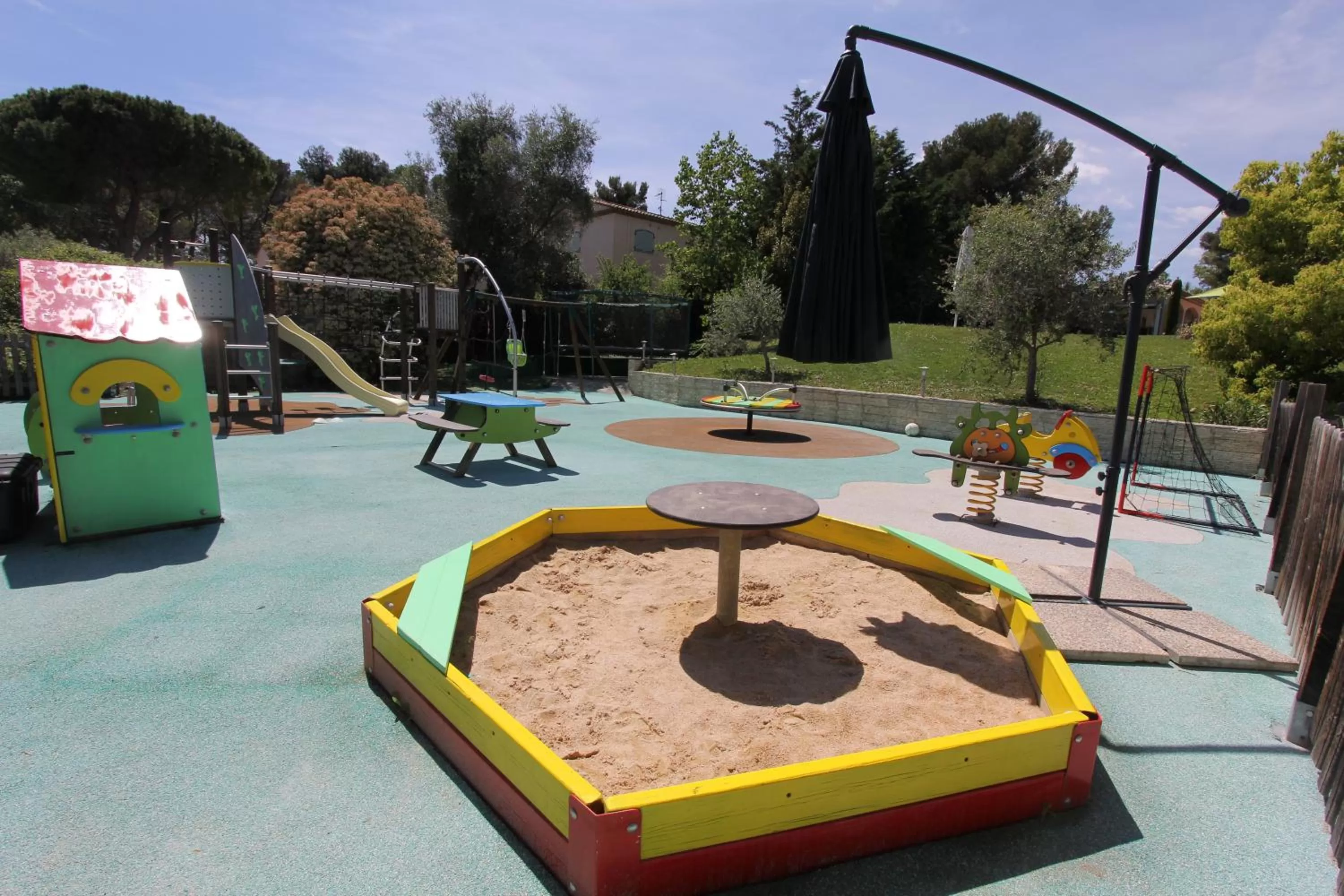 Children's Play Area in Chambre d'hôte "HAVRE DE PAIX" Prestige jacuzzi, hammam, sauna, PISCINE Mougins Cannes Grasse