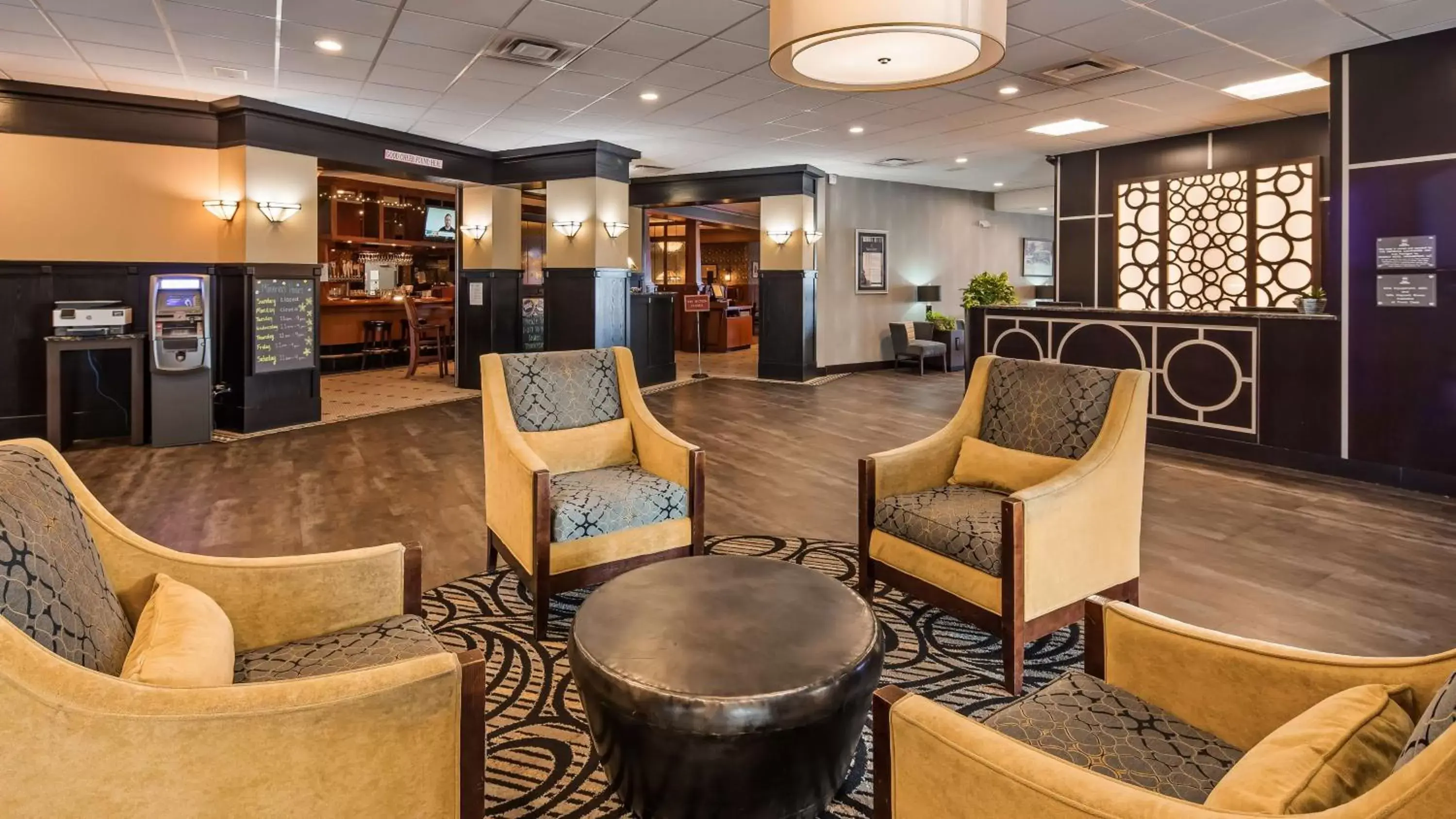 Lobby or reception, Lounge/Bar in Best Western Ramkota Hotel Aberdeen