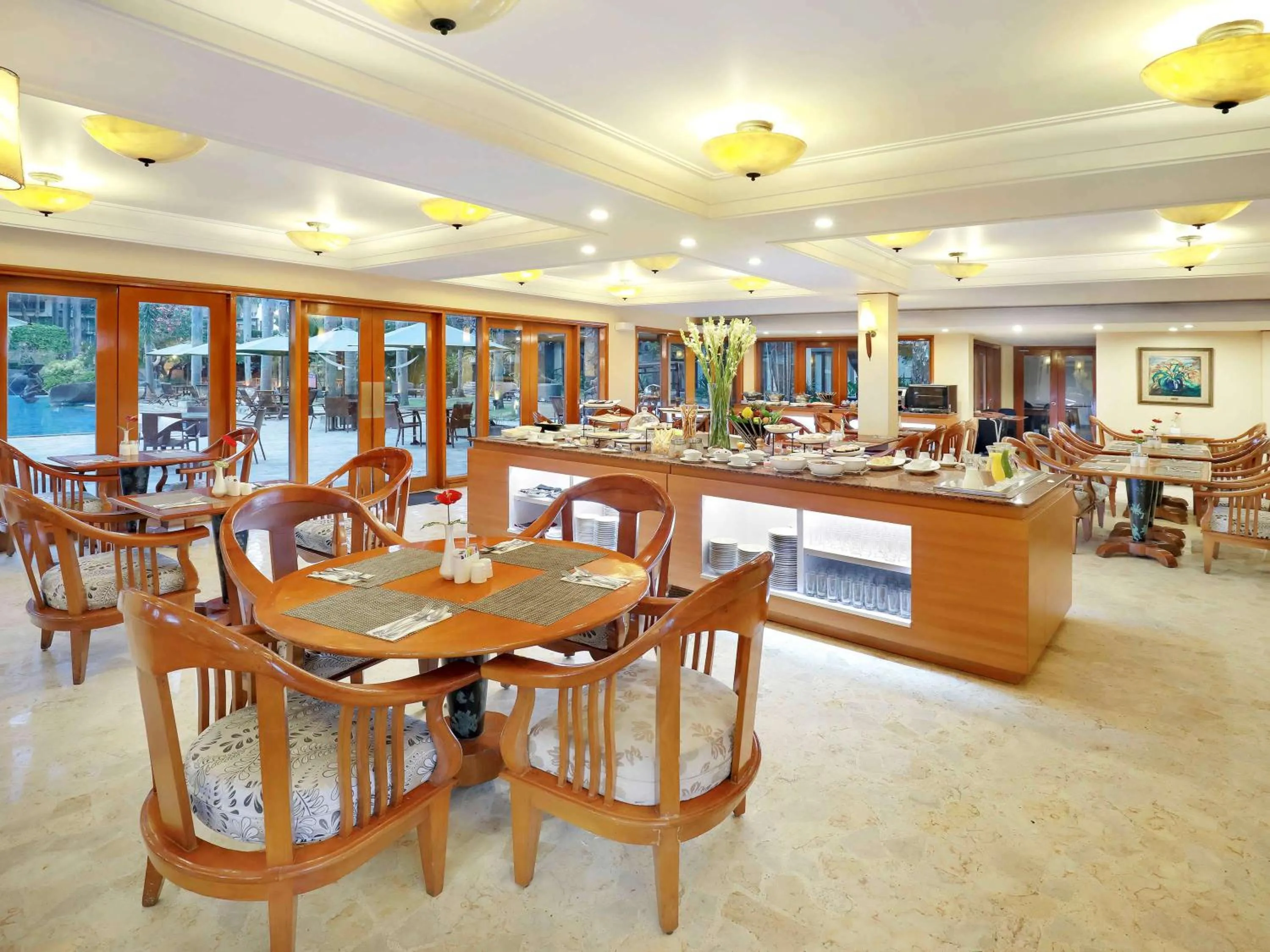 Restaurant/Places to Eat in Novotel Surabaya Hotel