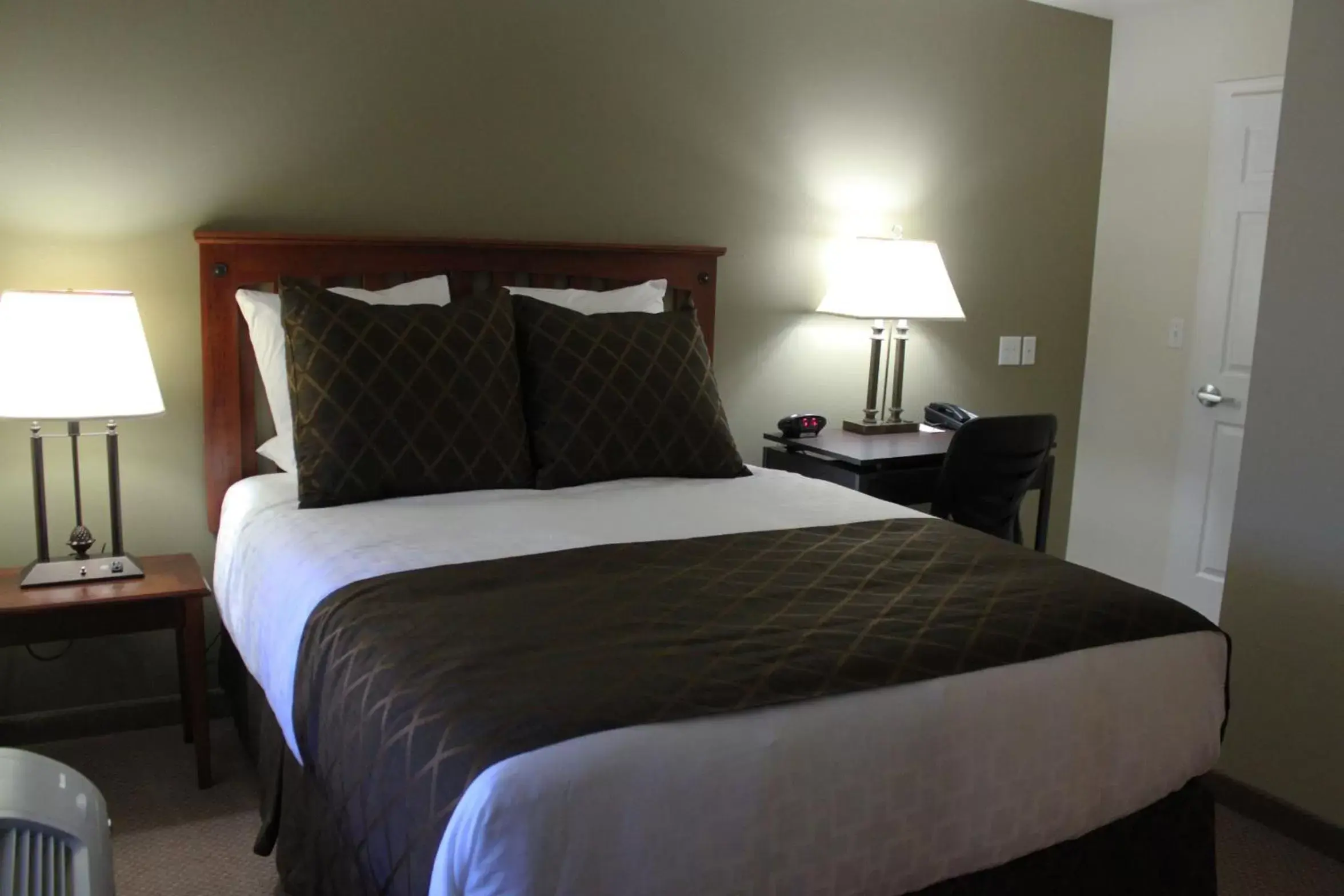 Photo of the whole room, Bed in Extended Stay Americas Suites - Minot