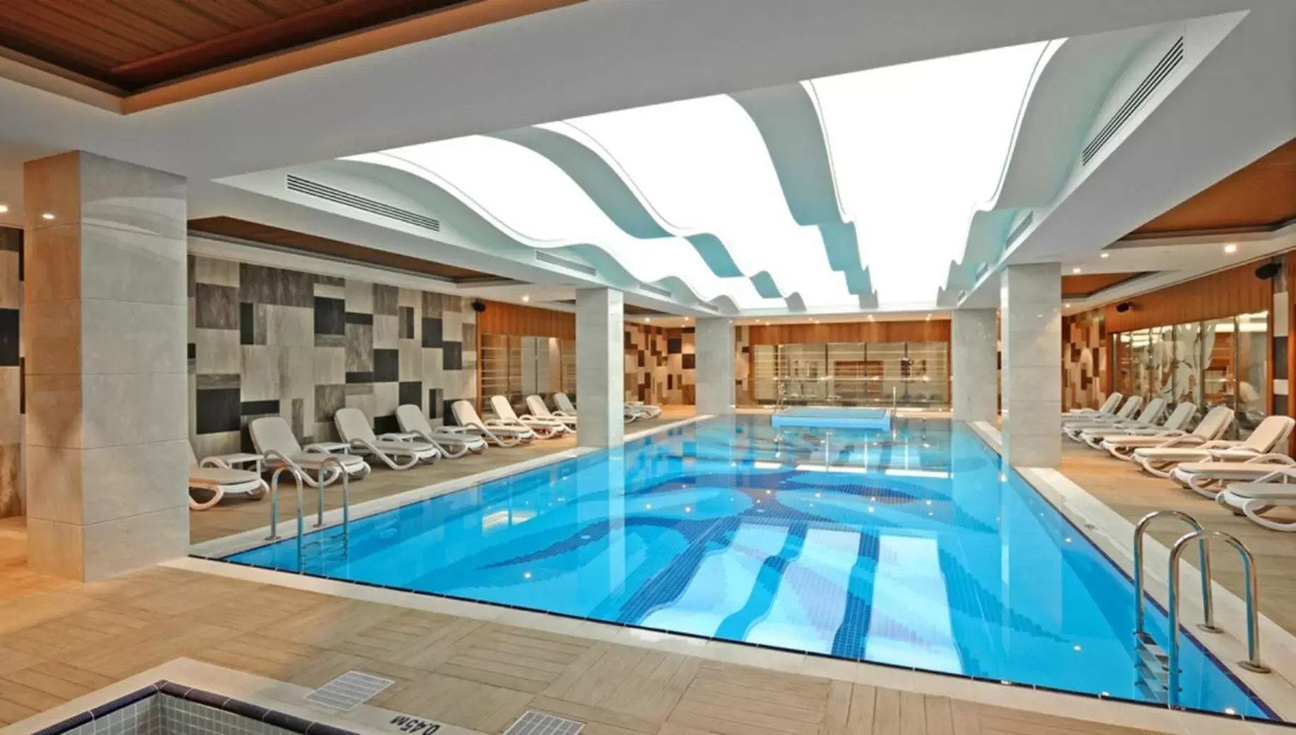 Swimming Pool in Crowne Plaza Bursa Convention Center & Thermal Spa, an IHG Hotel