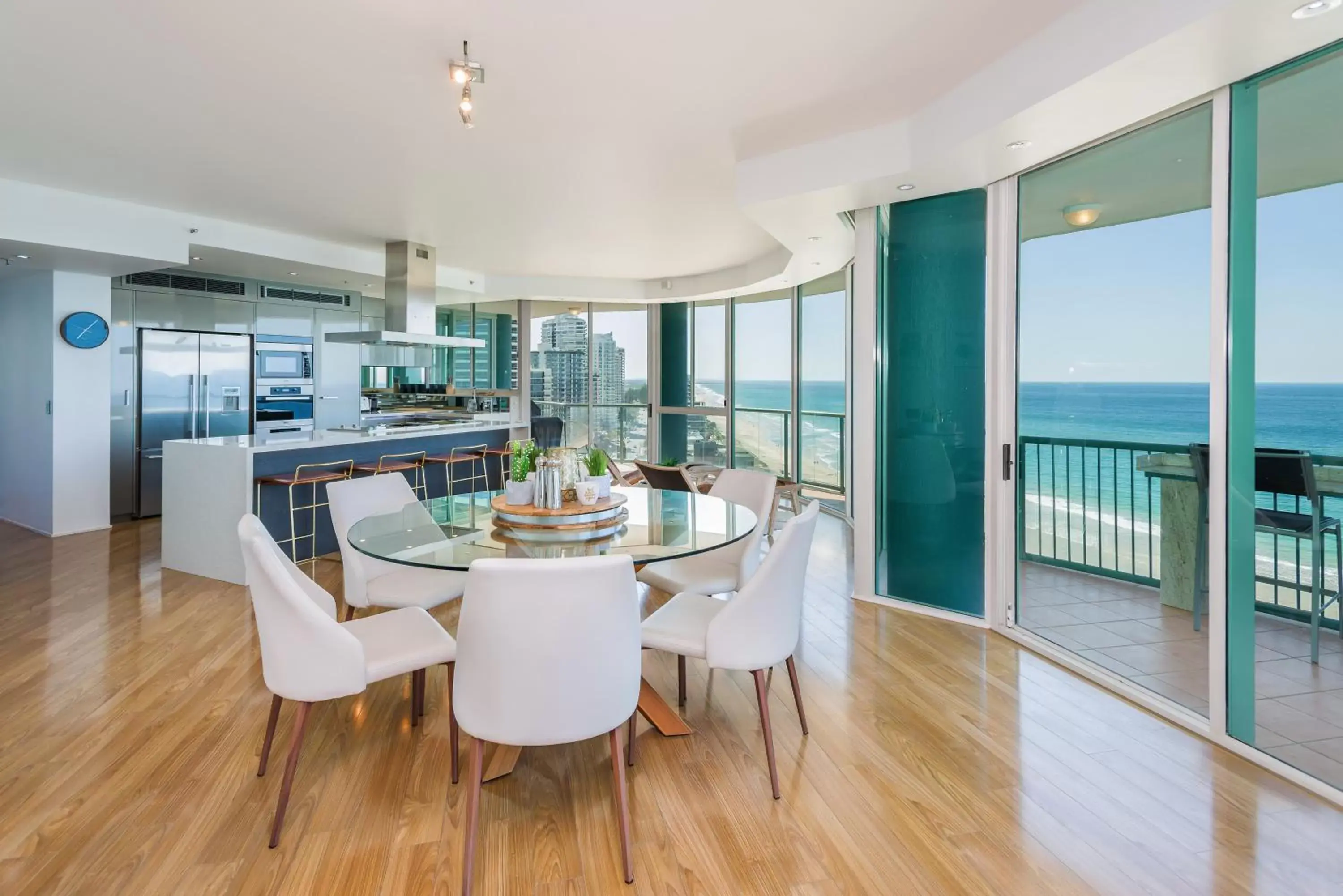 Dining Area in The Waterford on Main Beach