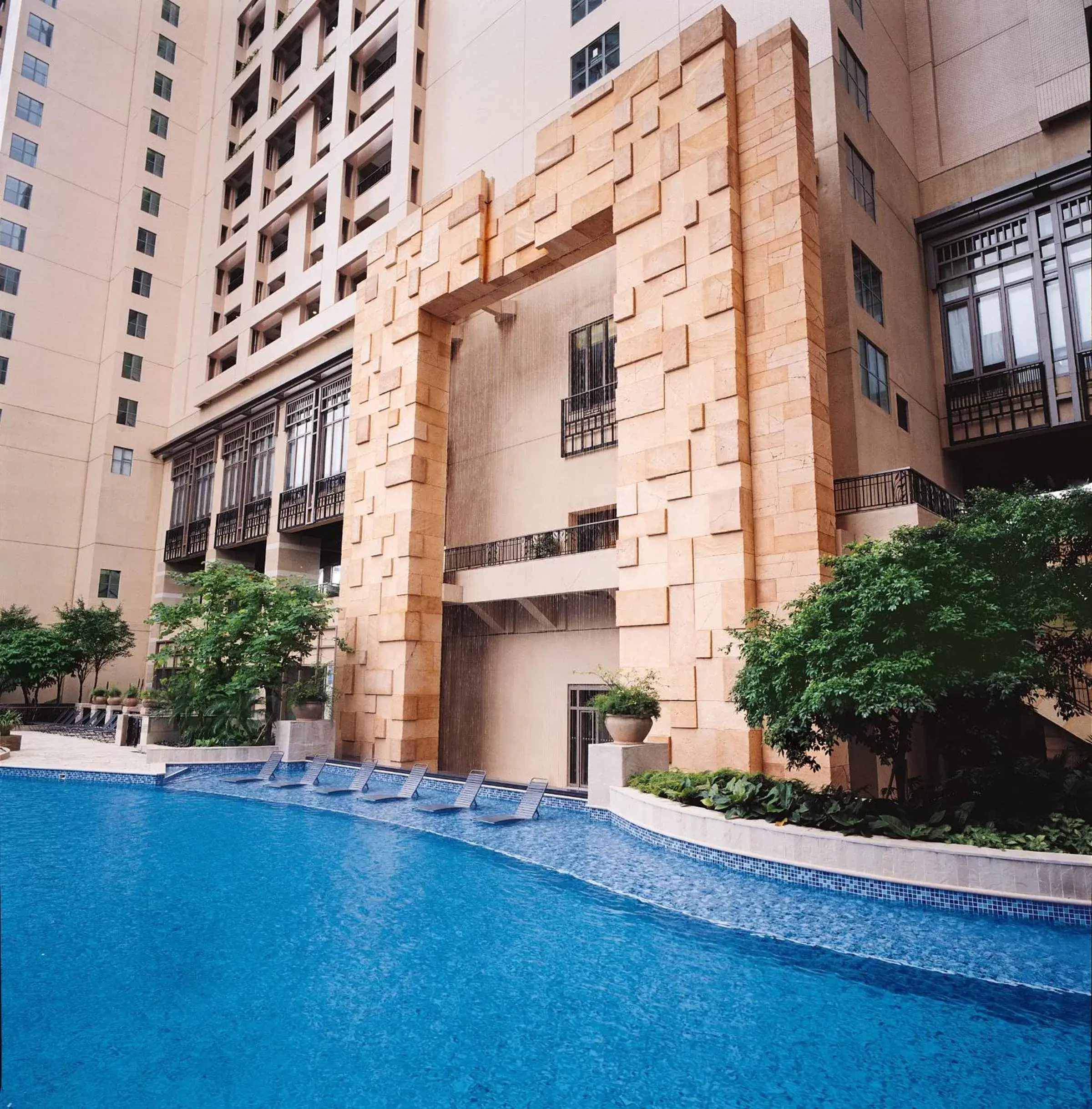 Swimming pool, Property Building in Rambler Oasis Hotel