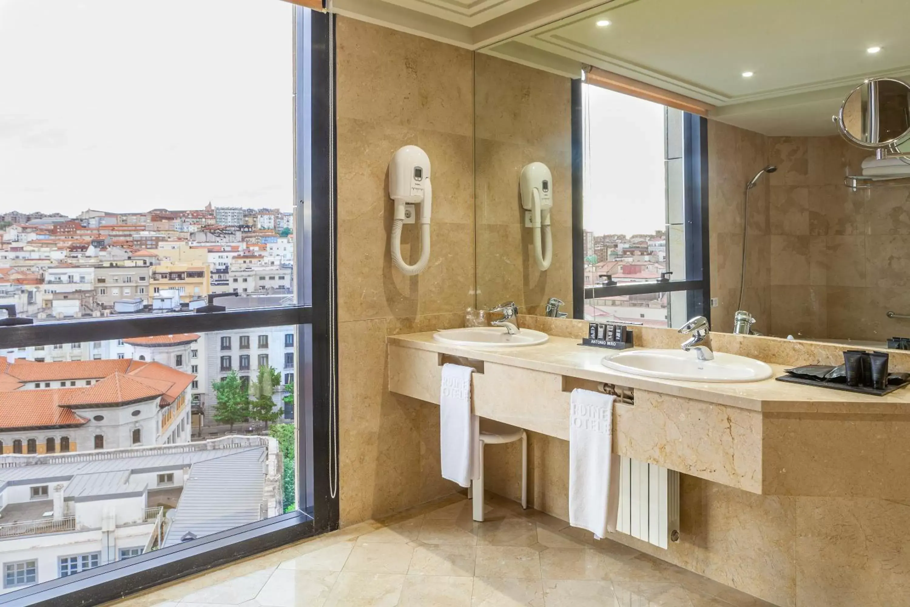 Bathroom in Hotel Bahía