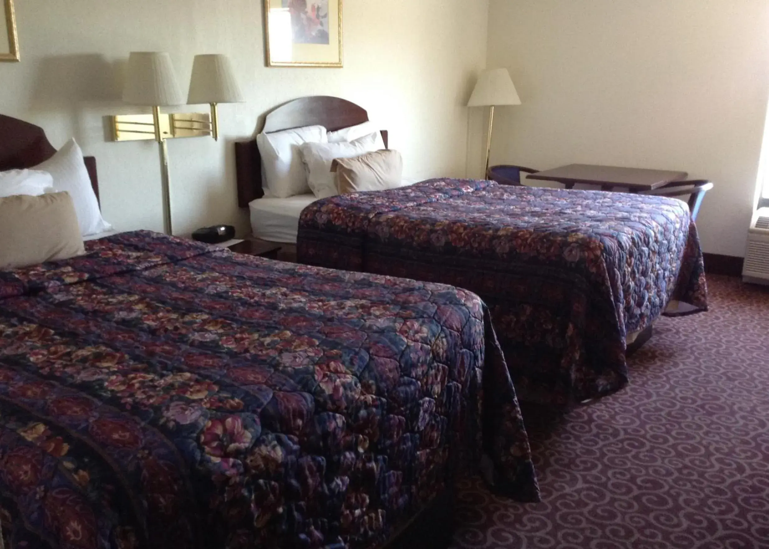 Bedroom, Bed in Bayside Hotel Of Mackinac