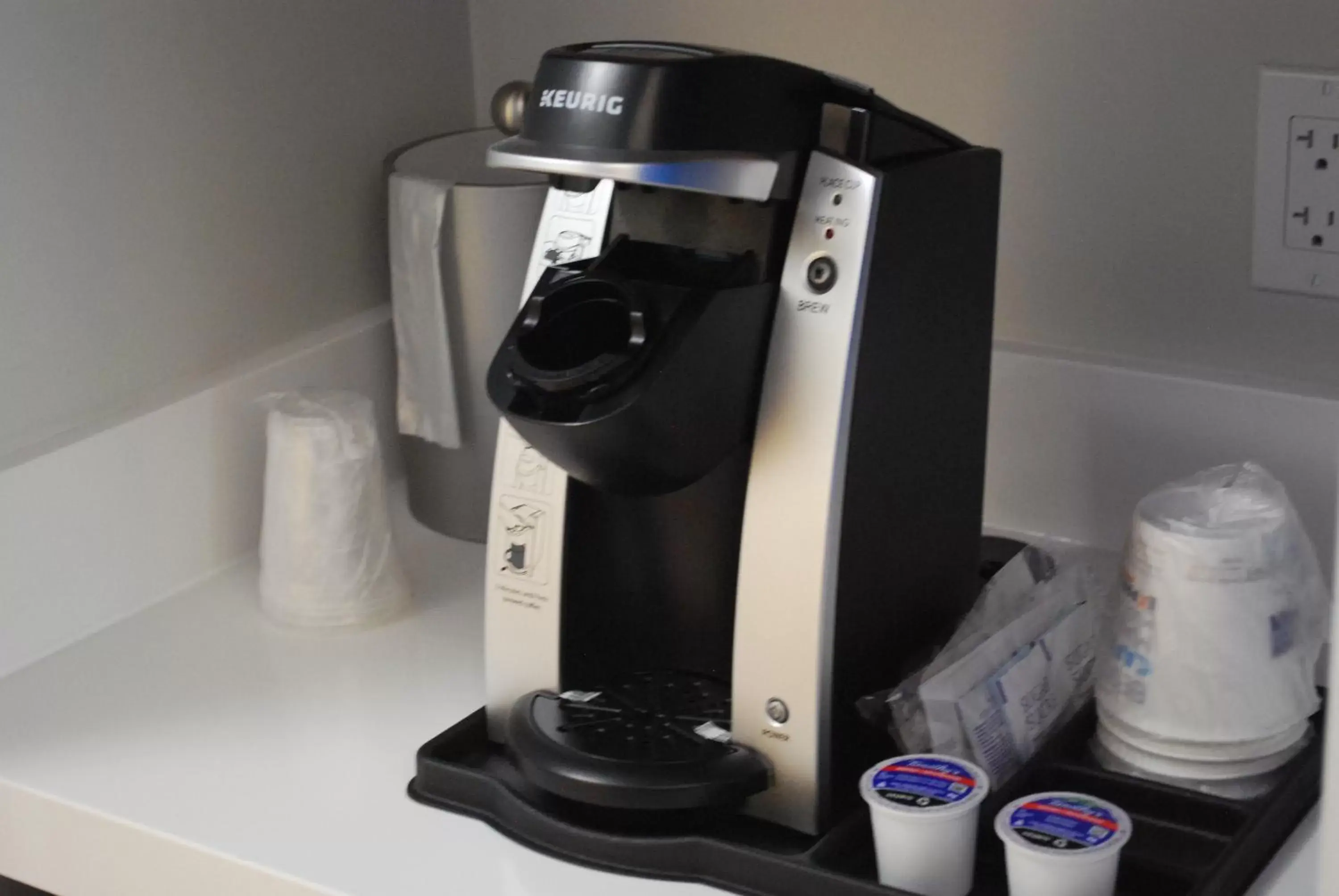 Photo of the whole room, Coffee/Tea Facilities in Holiday Inn Express & Suites Edmonton N - St Albert, an IHG Hotel