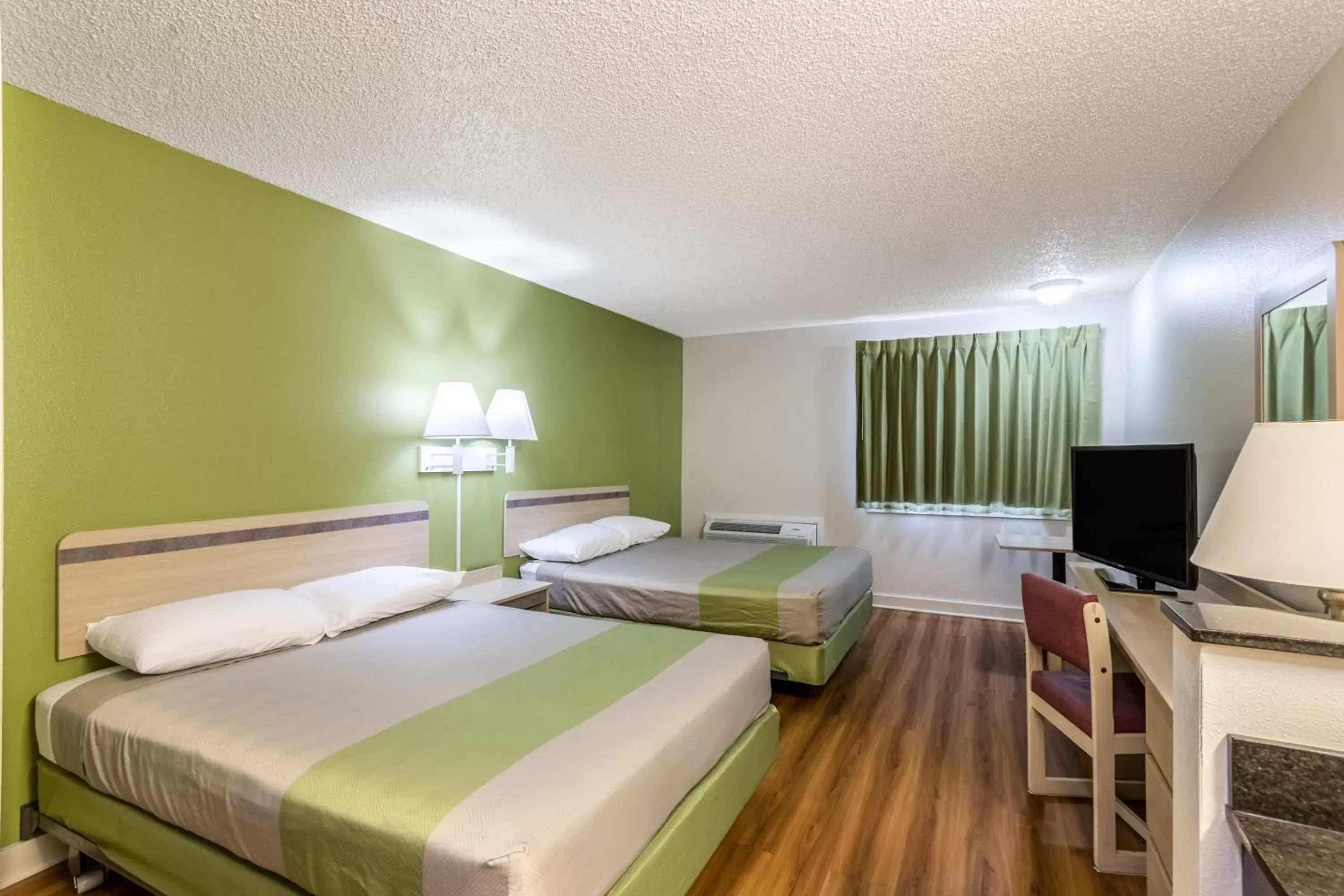Bedroom in Motel 6-Great Falls, MT