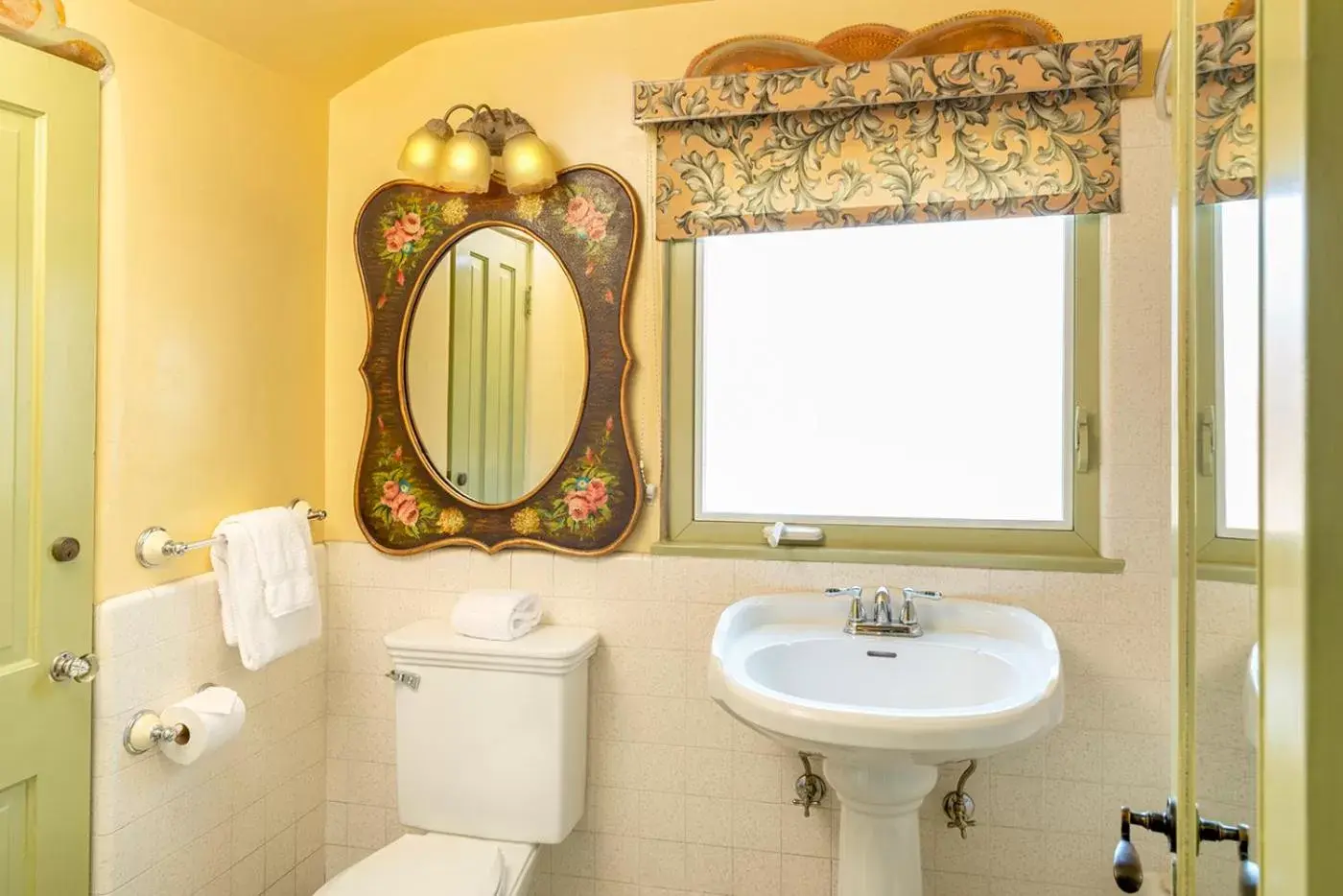 Bathroom in The Pierpont Inn