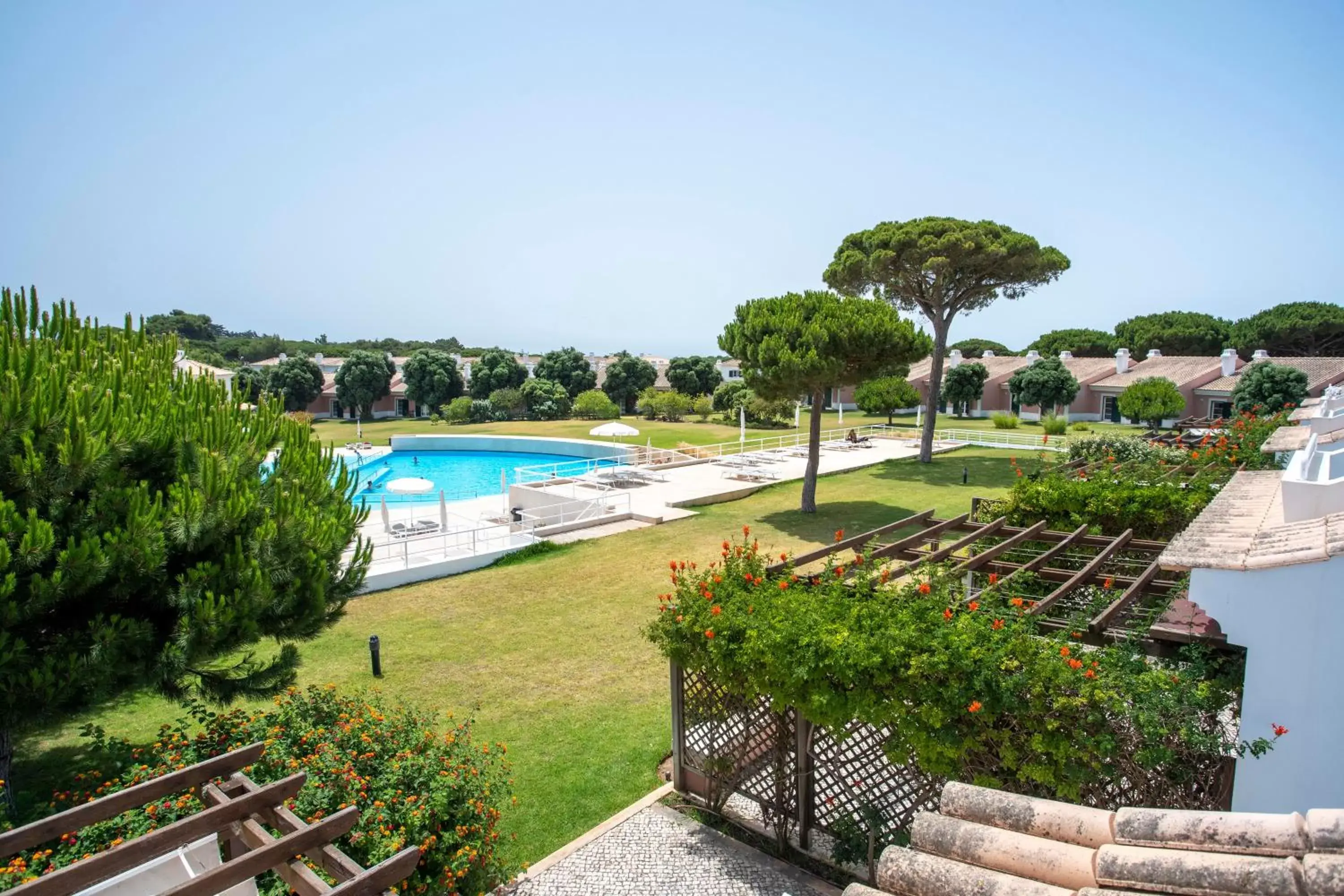 Garden, Swimming Pool in Vila Bicuda Resort